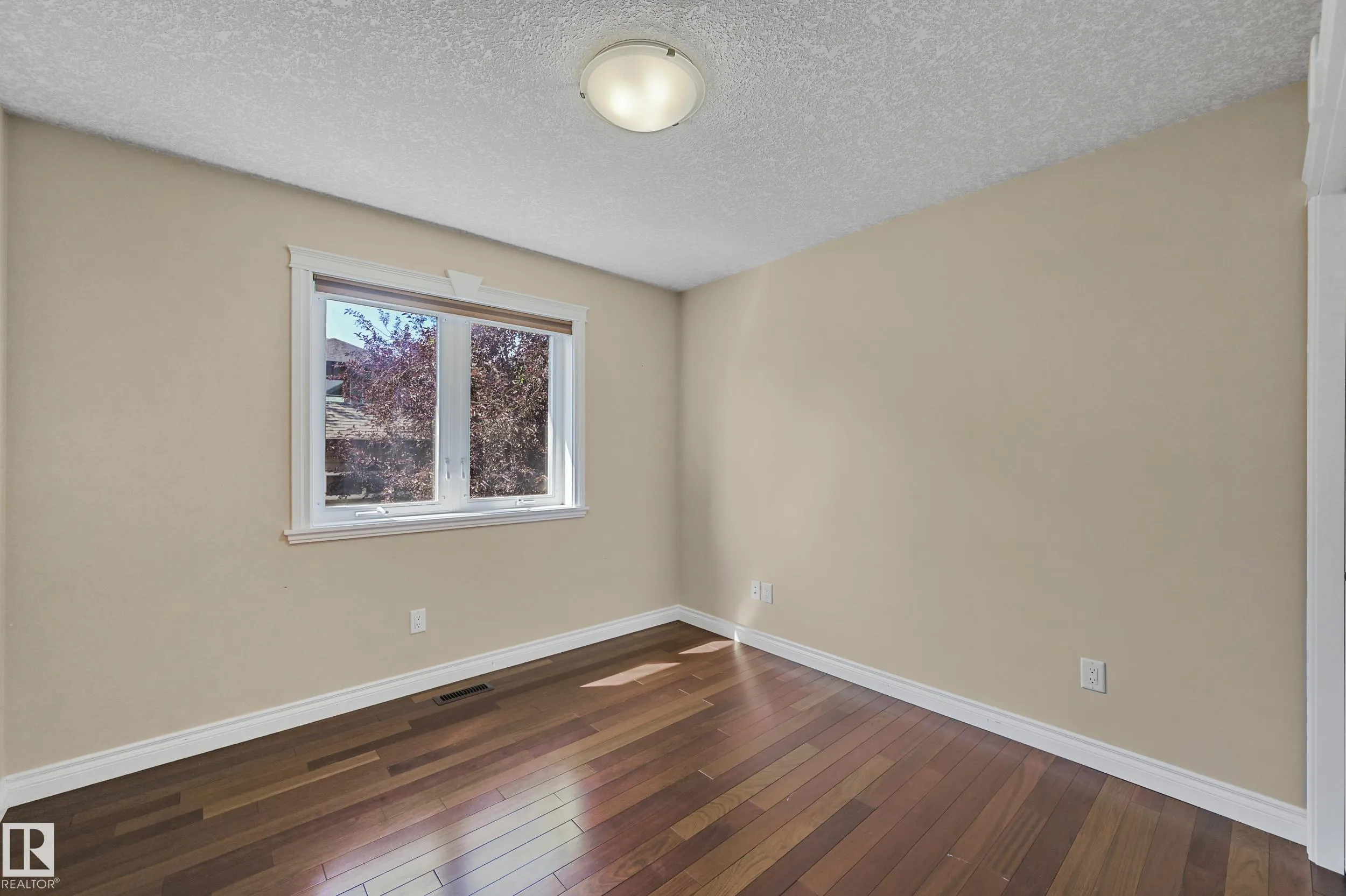 1213 ADAMSON Drive