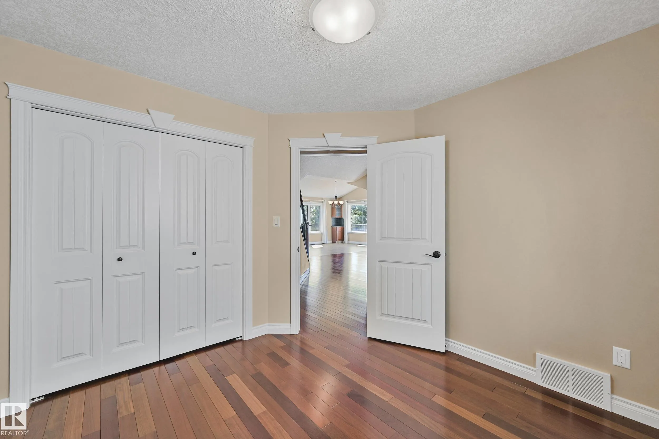 1213 ADAMSON Drive
