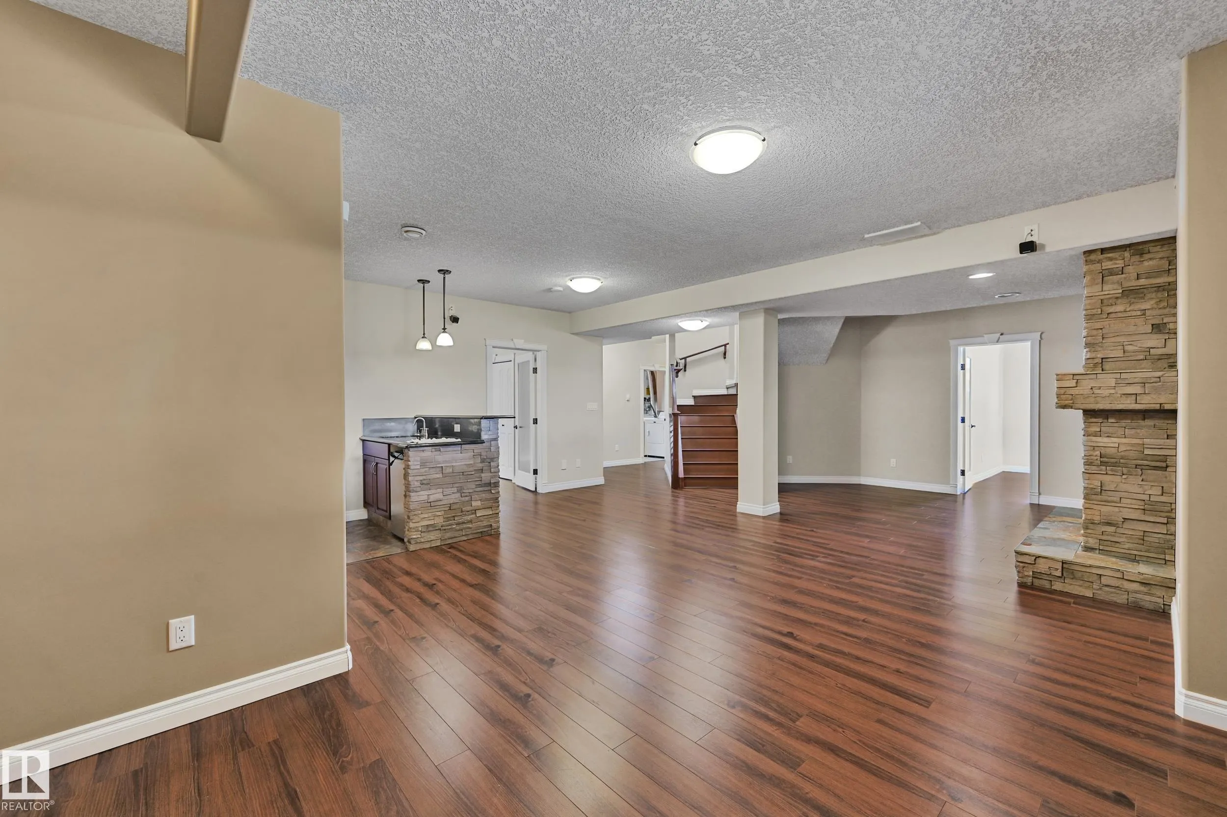 1213 ADAMSON Drive