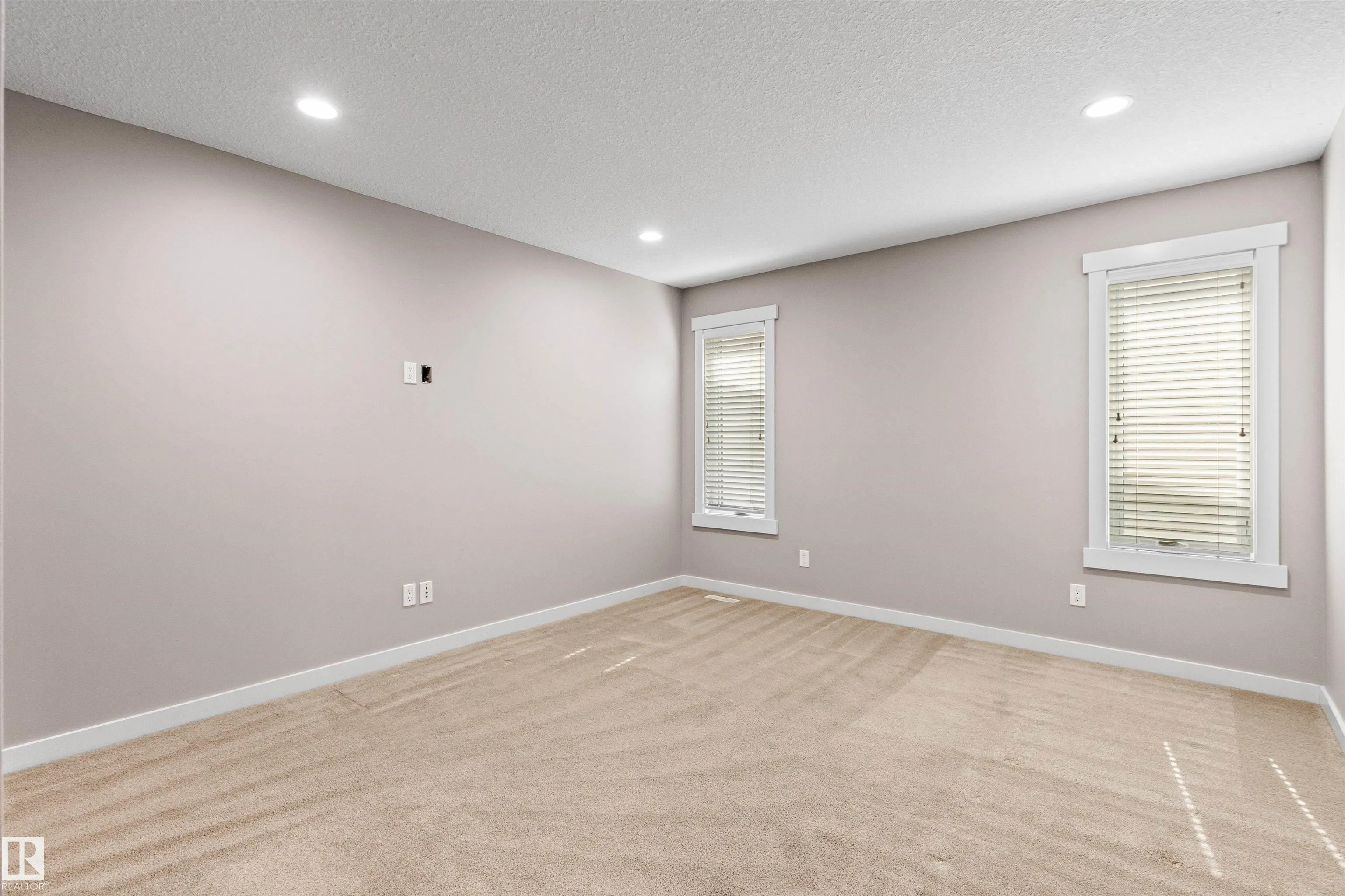 3952 CLAXTON Loop