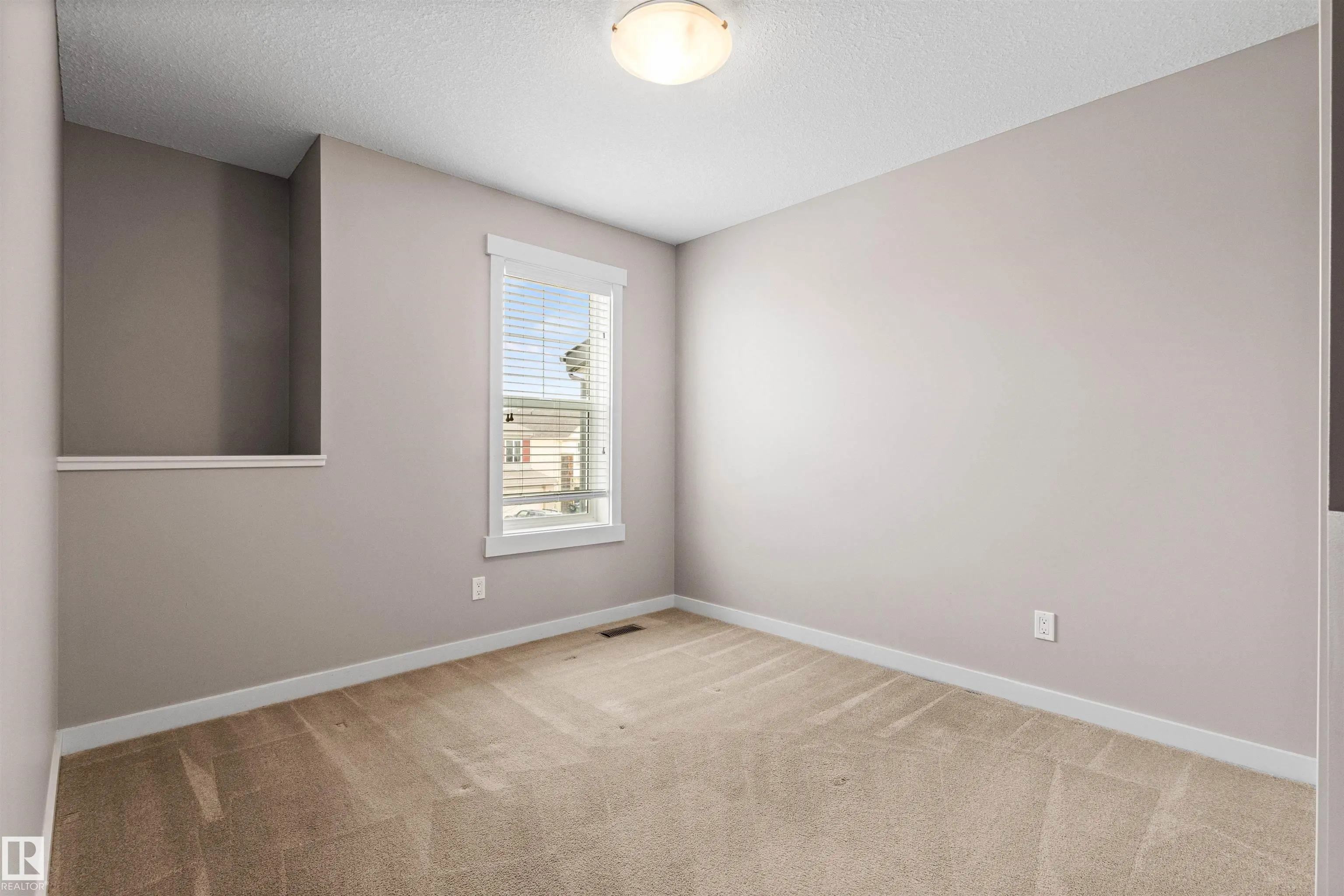 3952 CLAXTON Loop