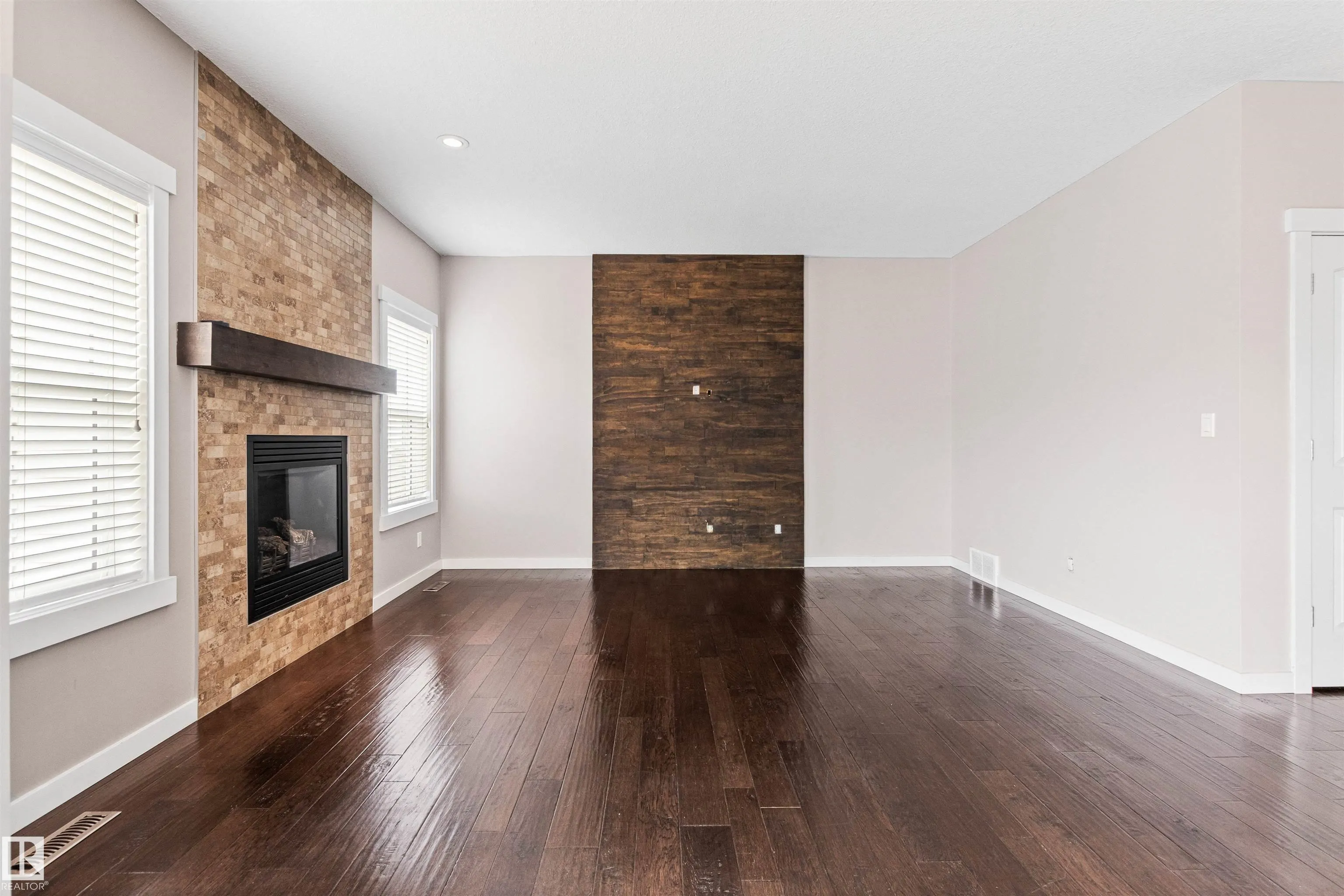 3952 CLAXTON Loop