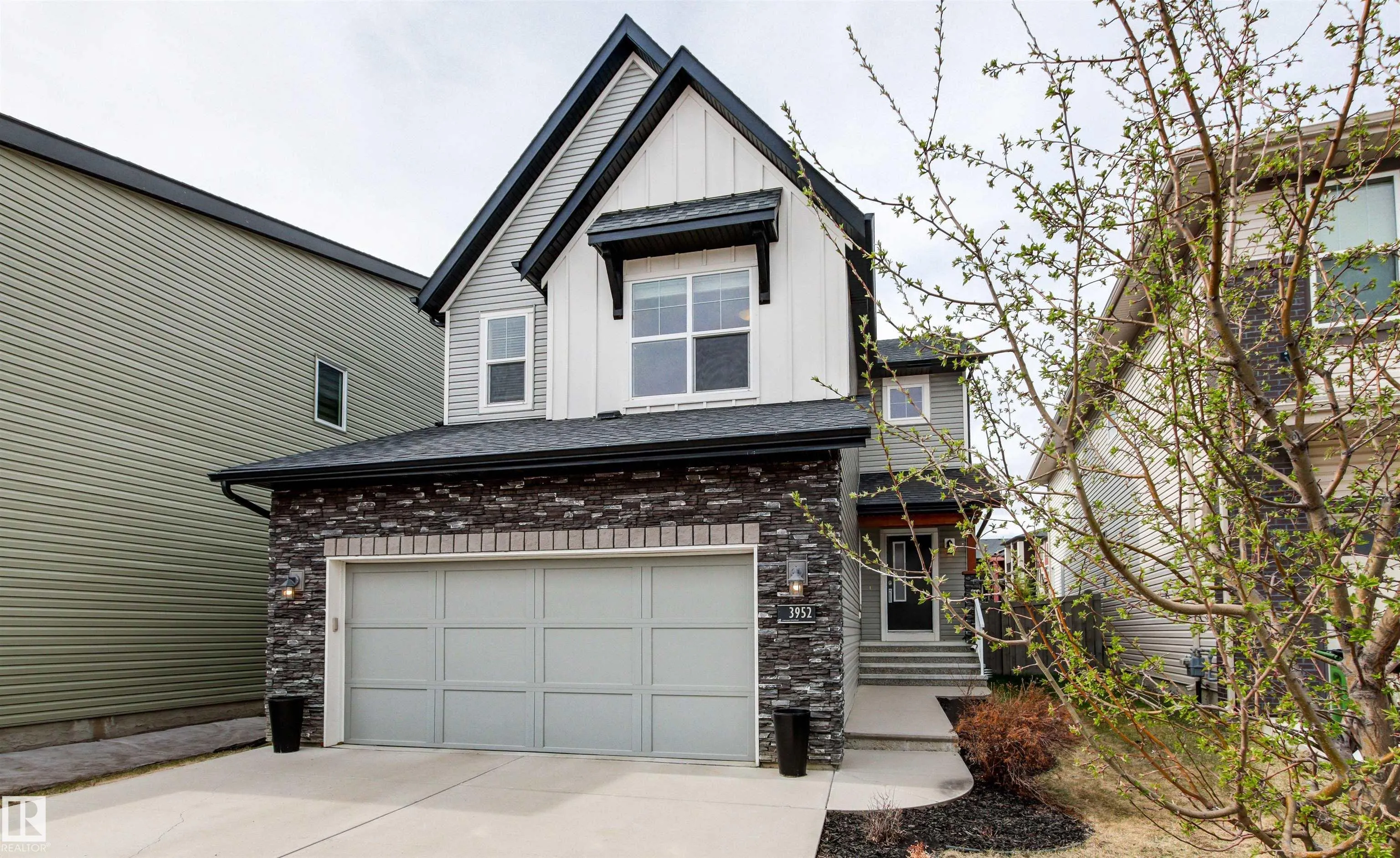 3952 CLAXTON Loop