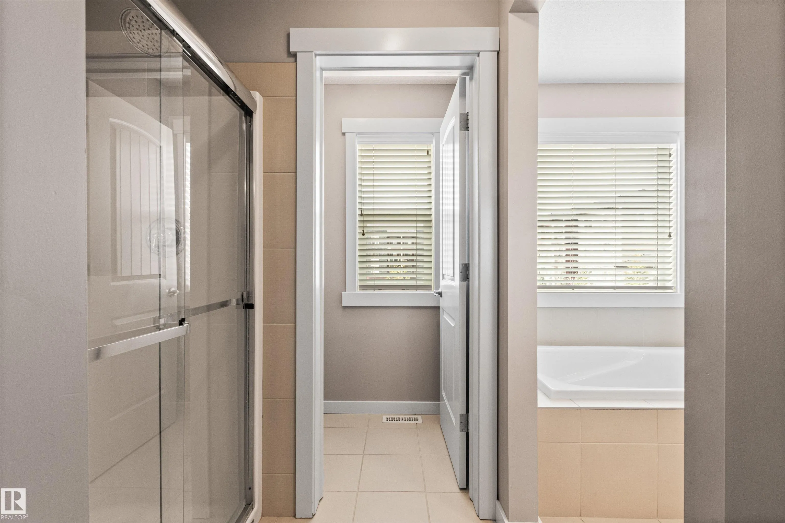 3952 CLAXTON Loop