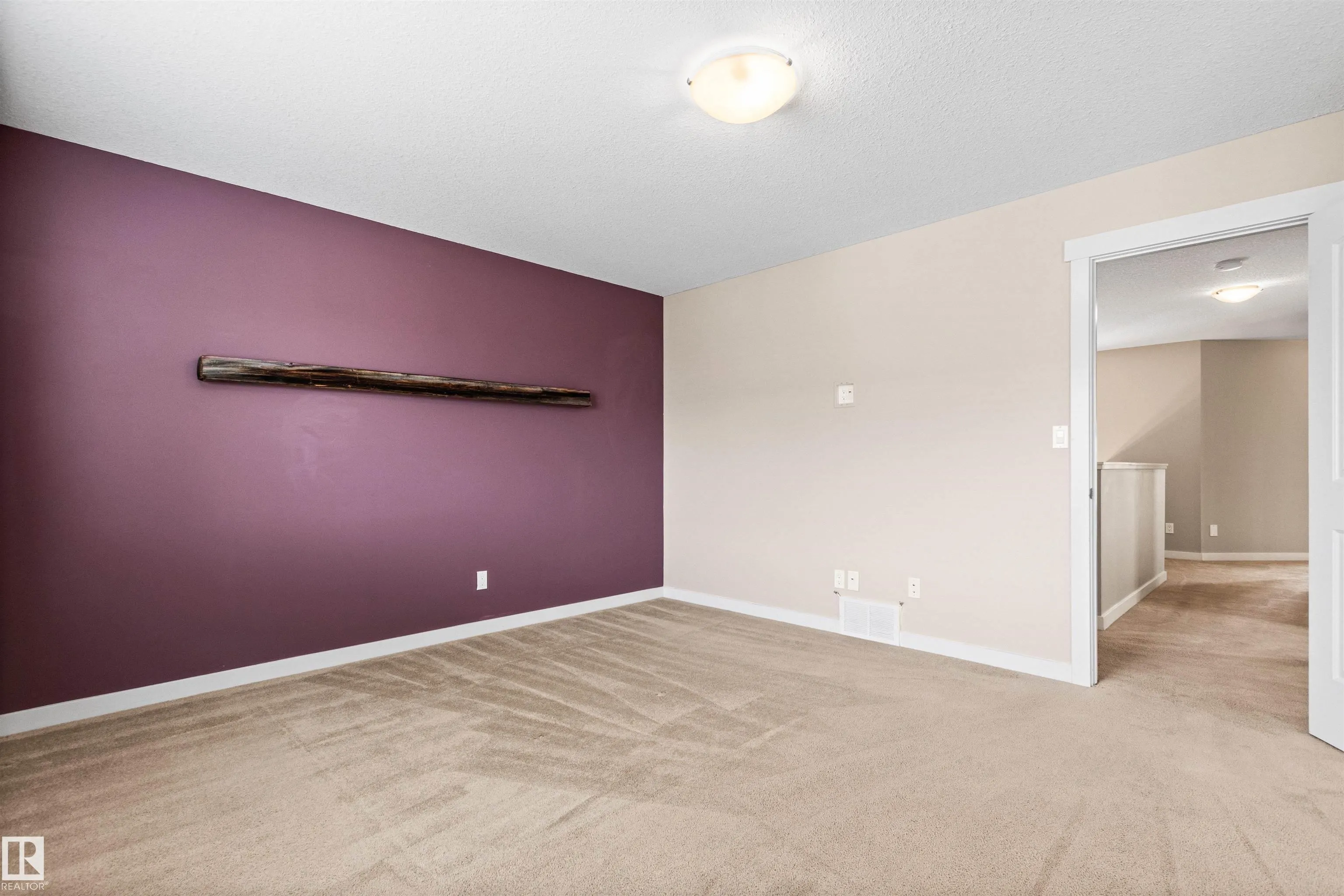 3952 CLAXTON Loop