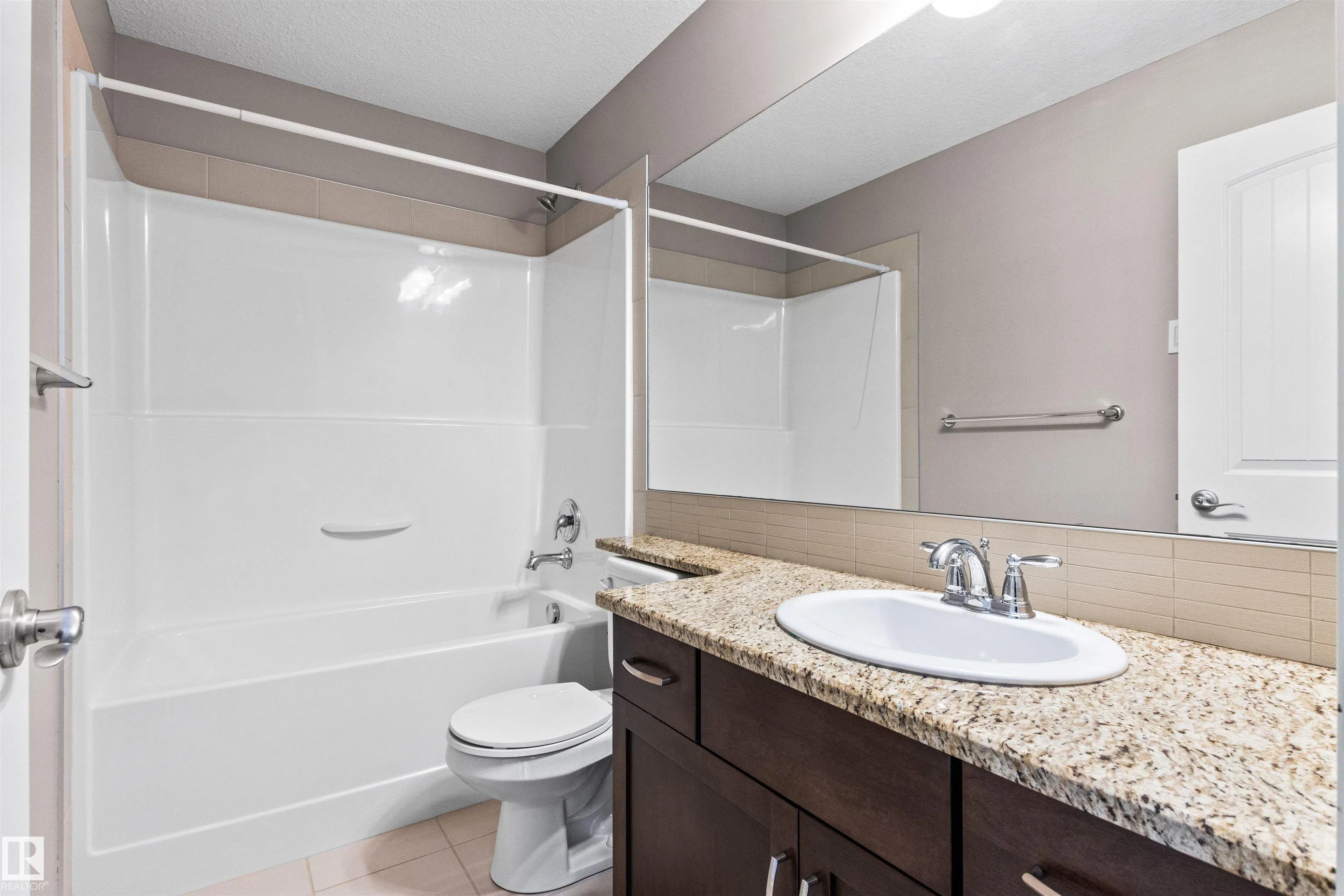 3952 CLAXTON Loop