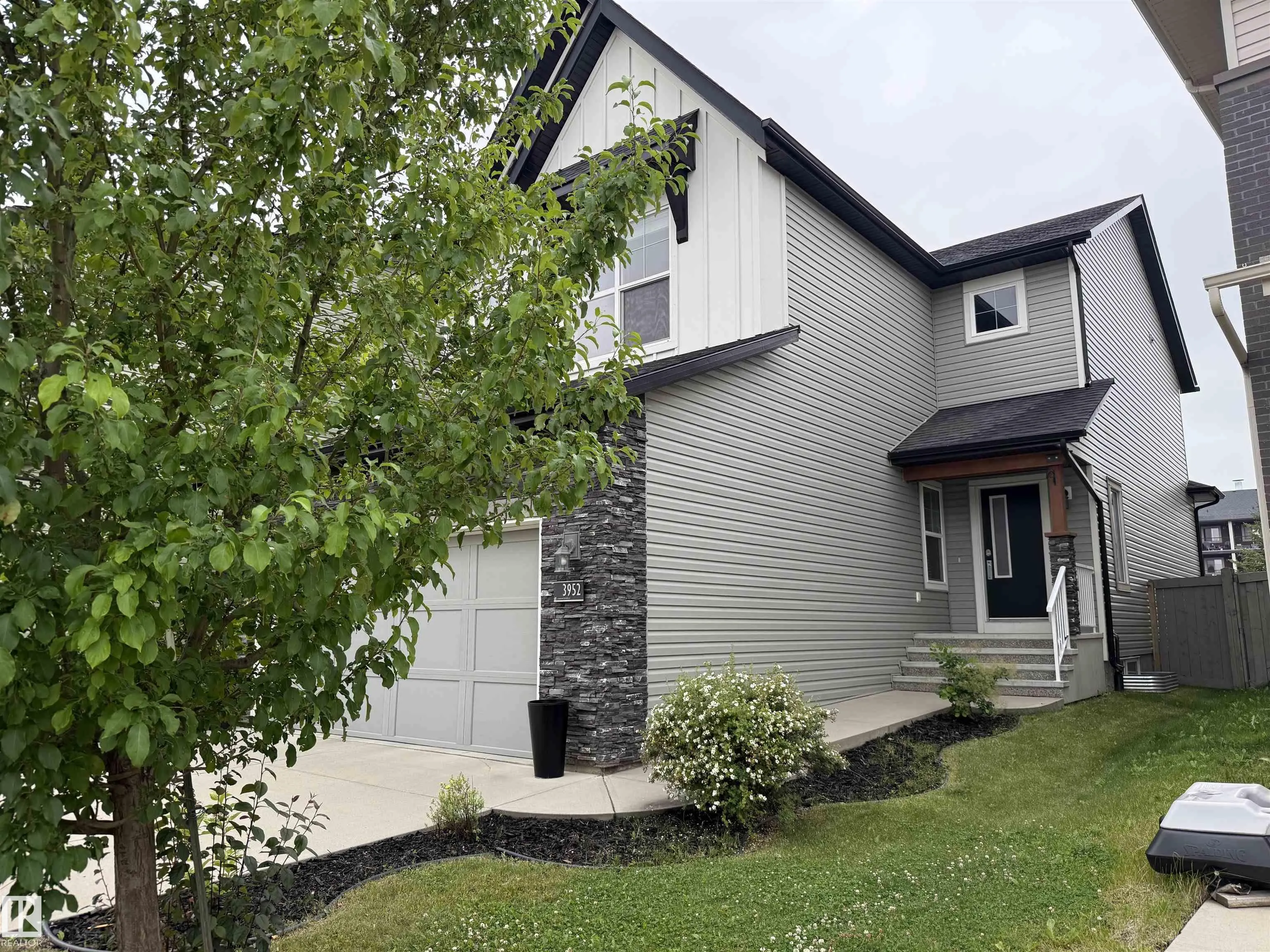 3952 CLAXTON Loop