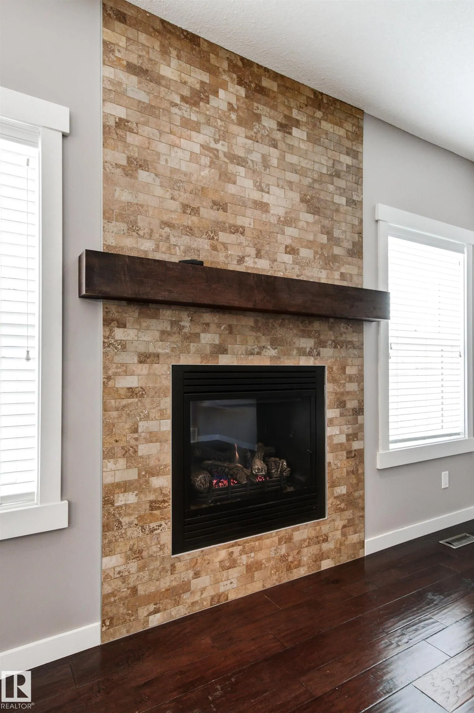 3952 CLAXTON Loop
