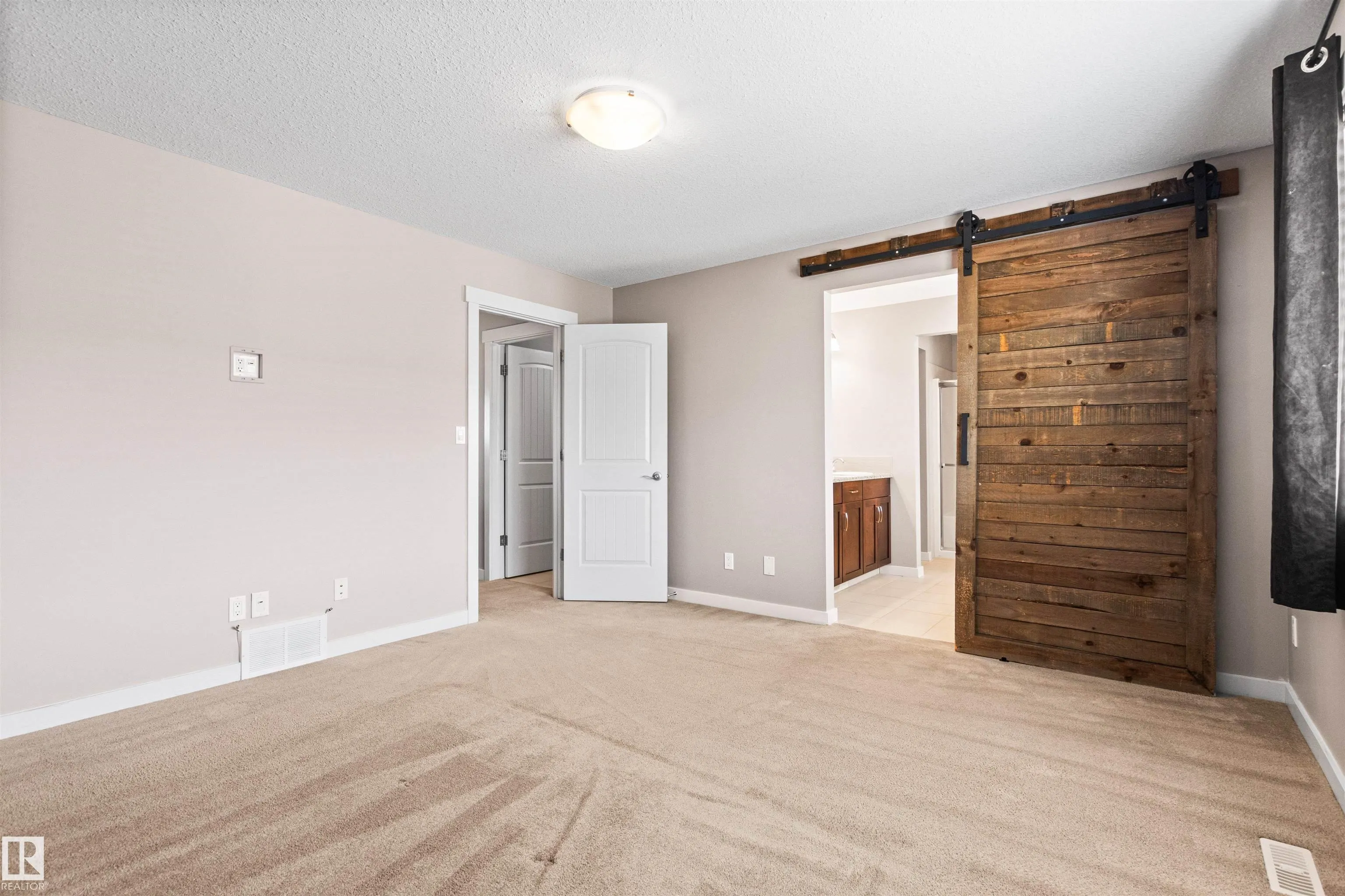 3952 CLAXTON Loop