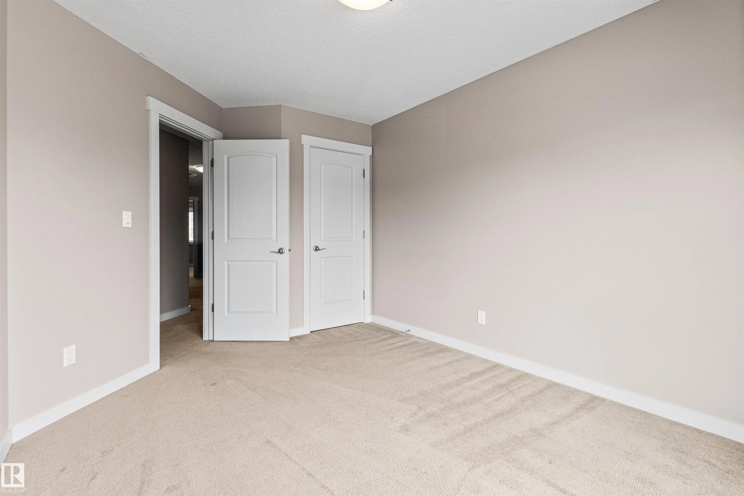 3952 CLAXTON Loop