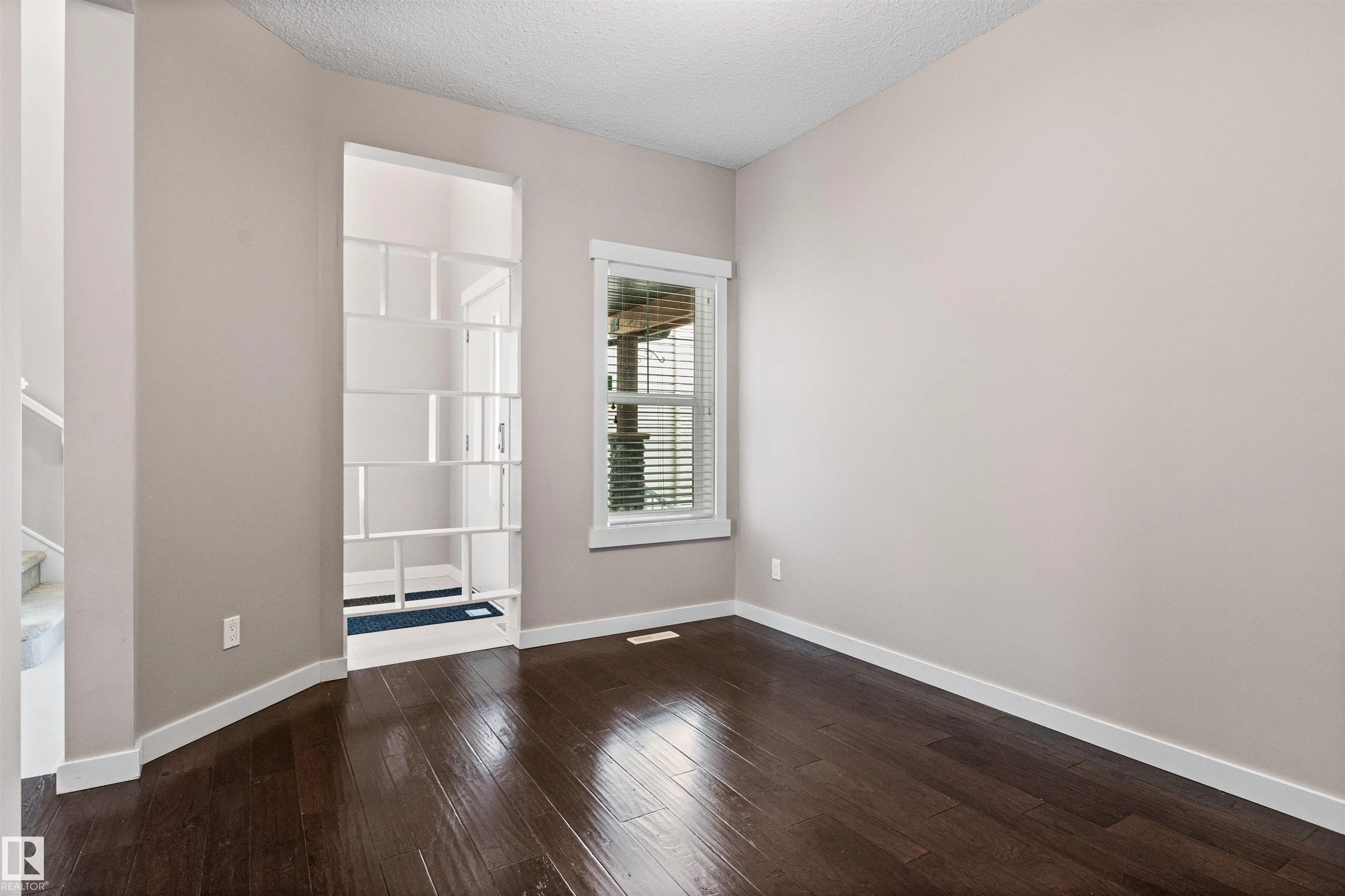 3952 CLAXTON Loop