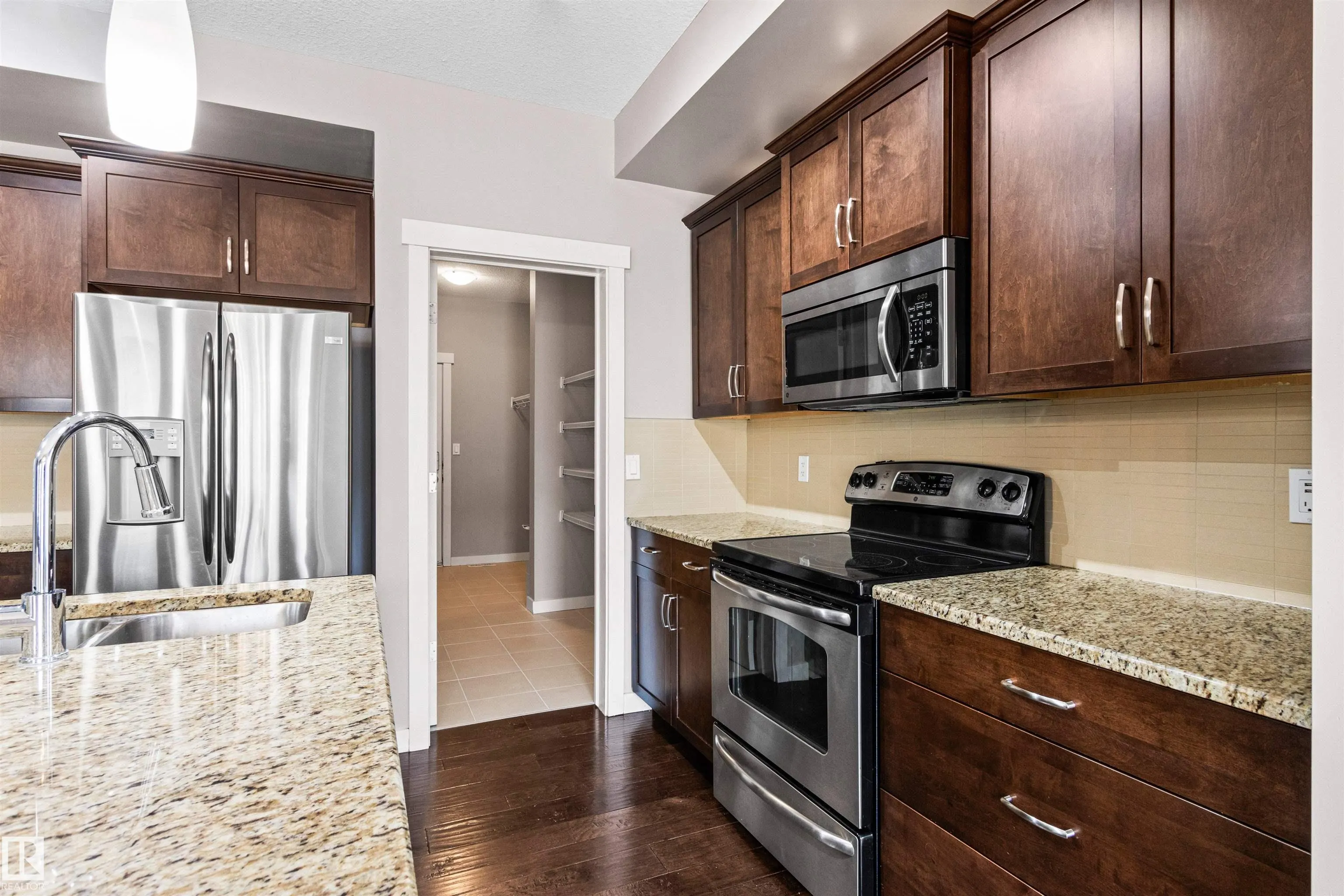 3952 CLAXTON Loop