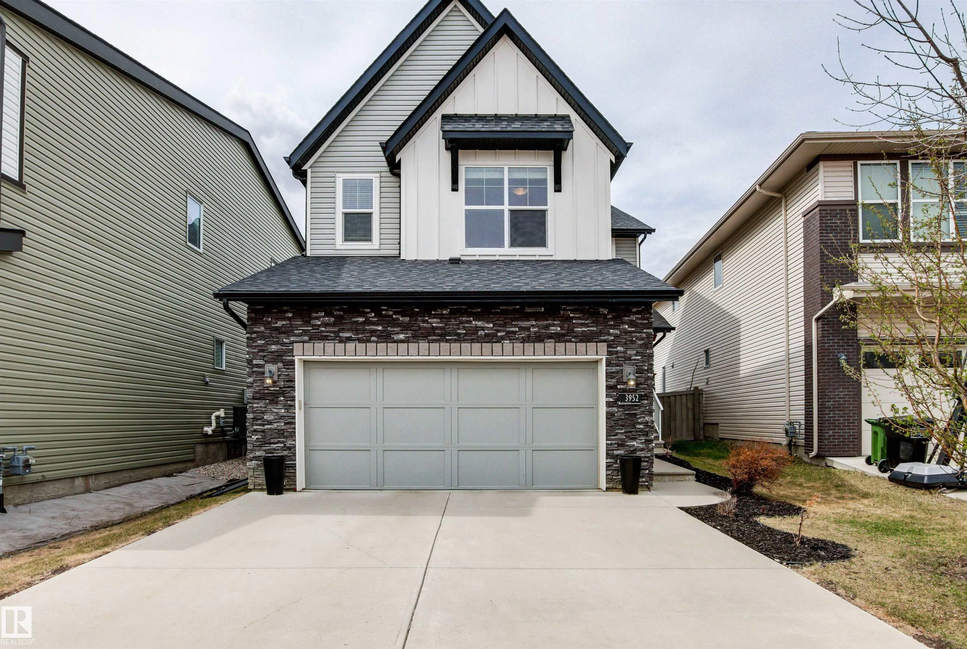 3952 CLAXTON Loop