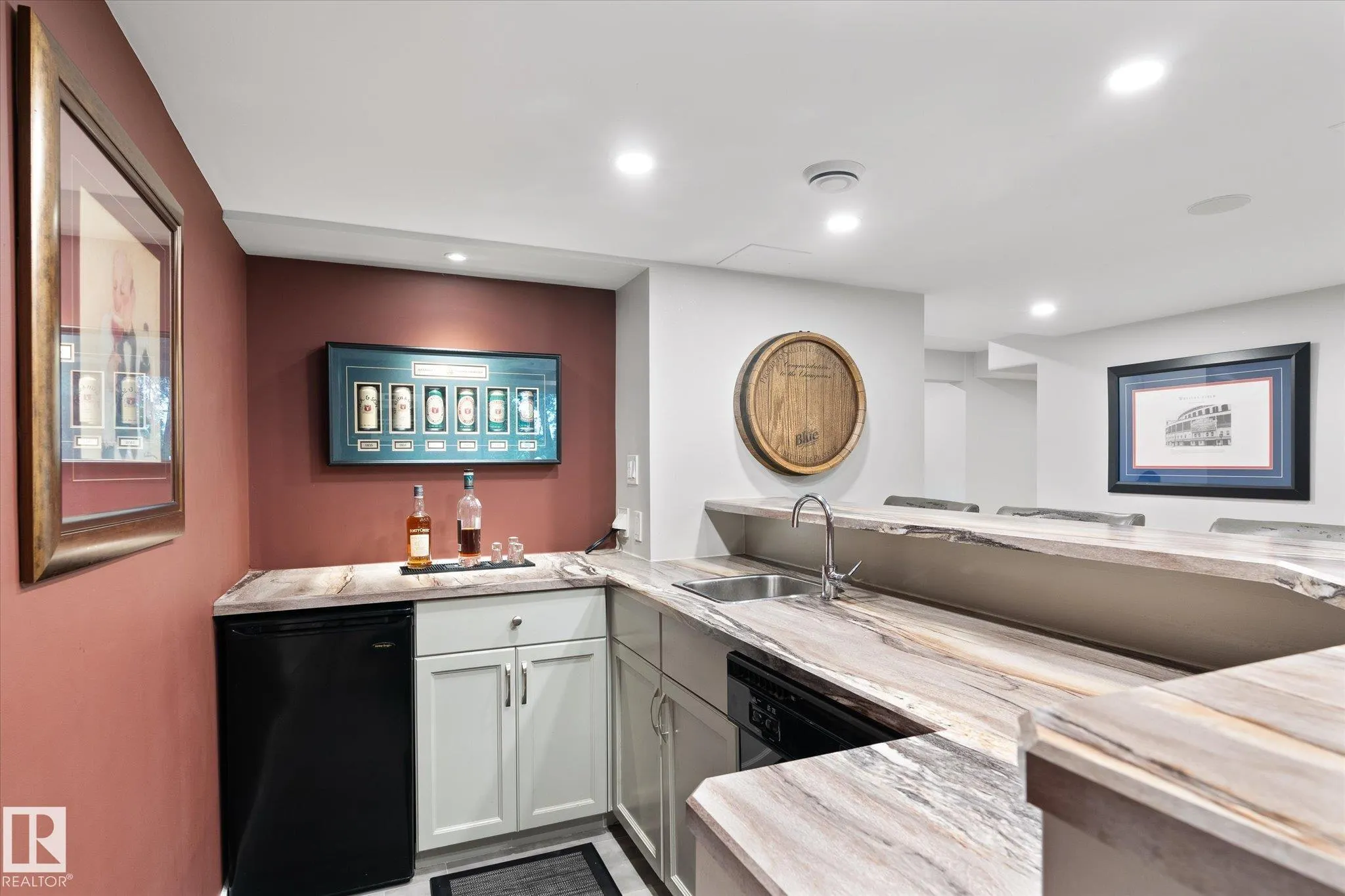 1112 PARKER Terrace