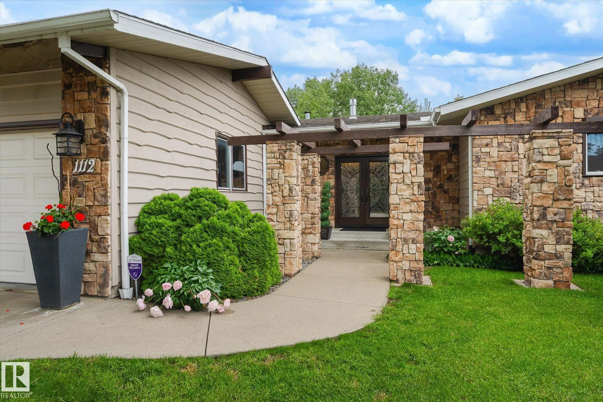 1112 PARKER Terrace
