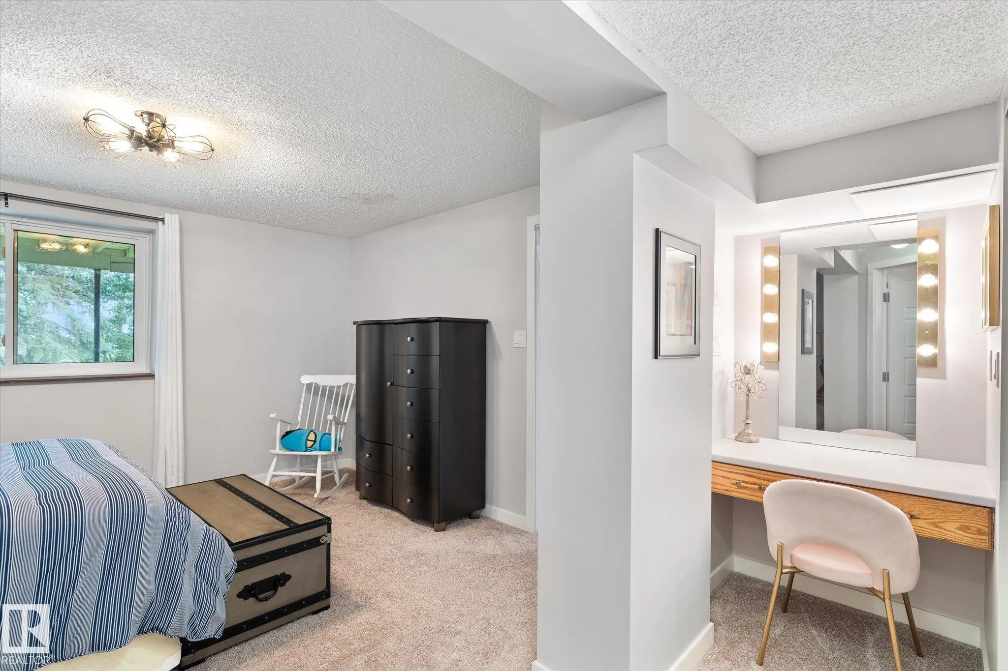 1112 PARKER Terrace
