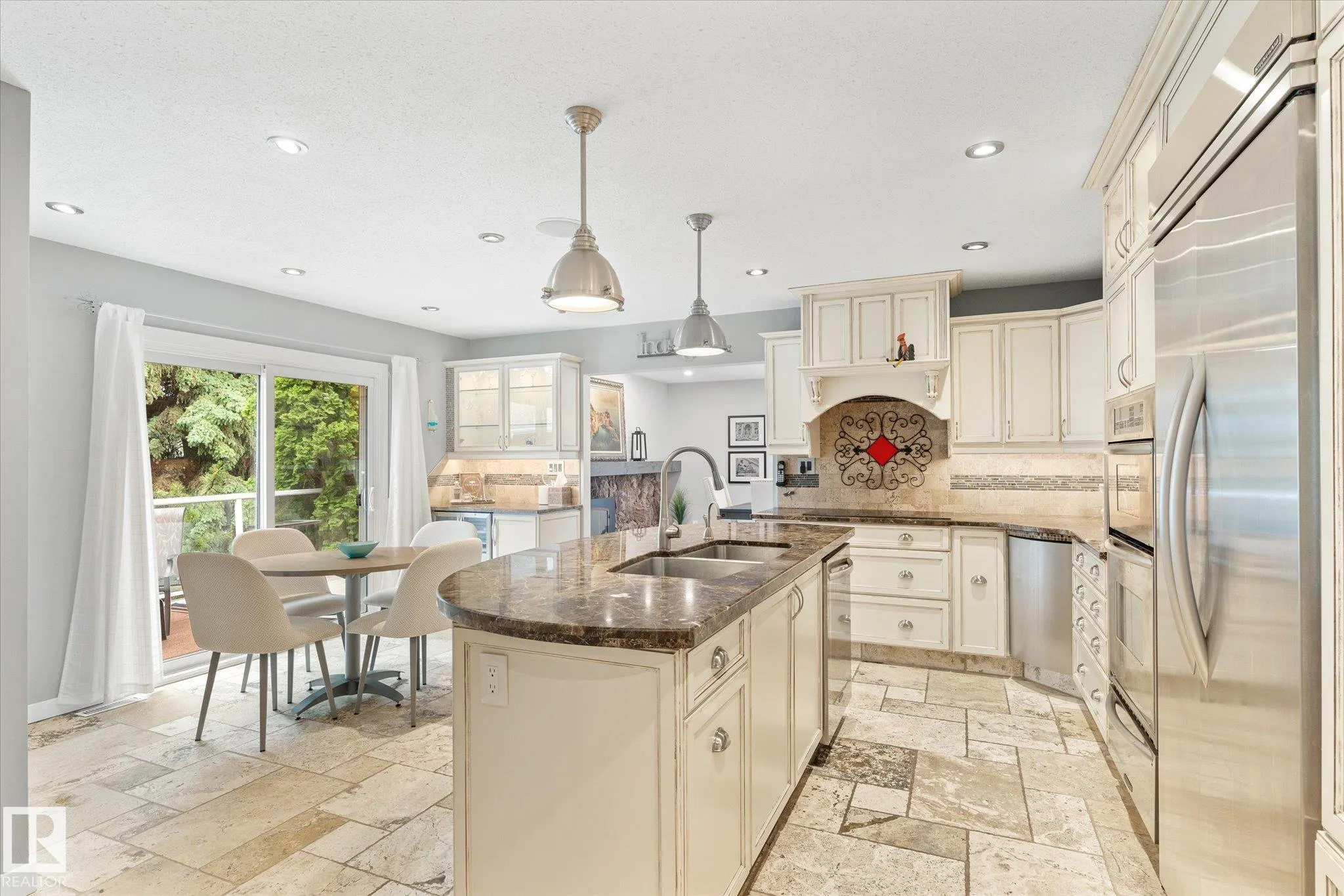 1112 PARKER Terrace