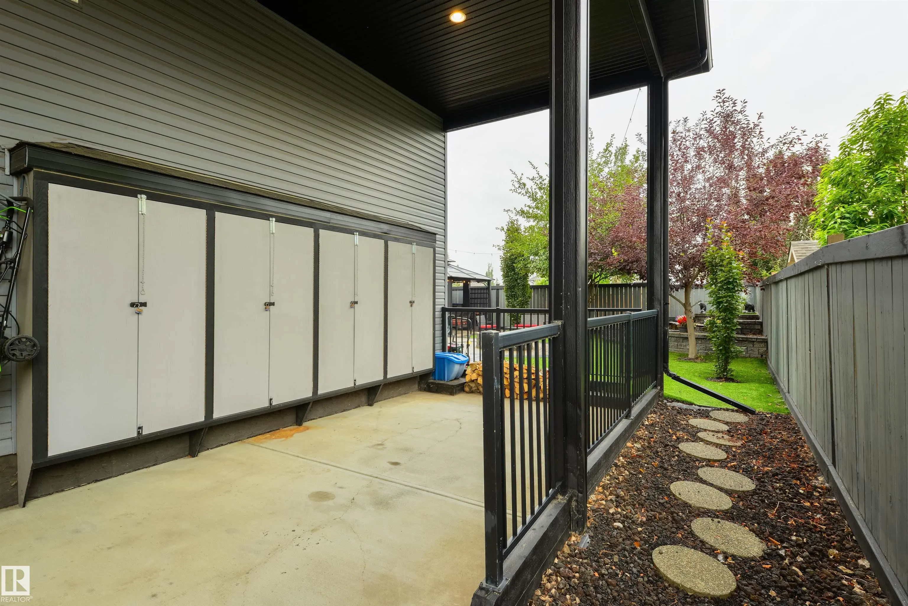 60 HUNTINGTON Crescent