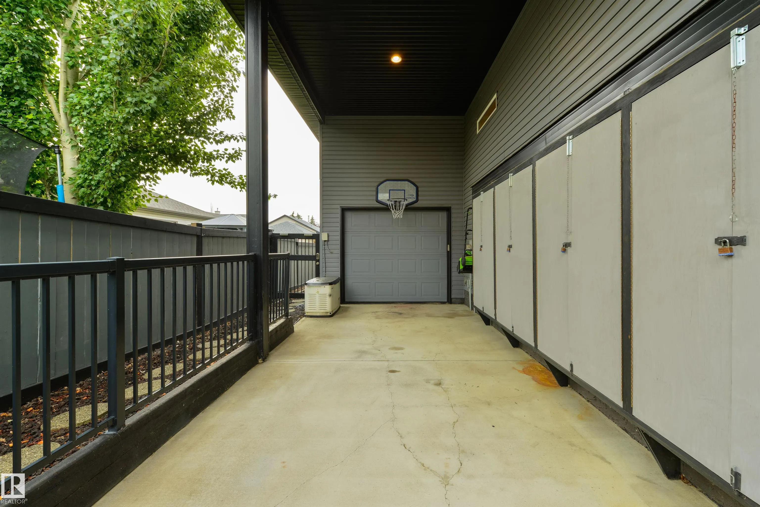 60 HUNTINGTON Crescent