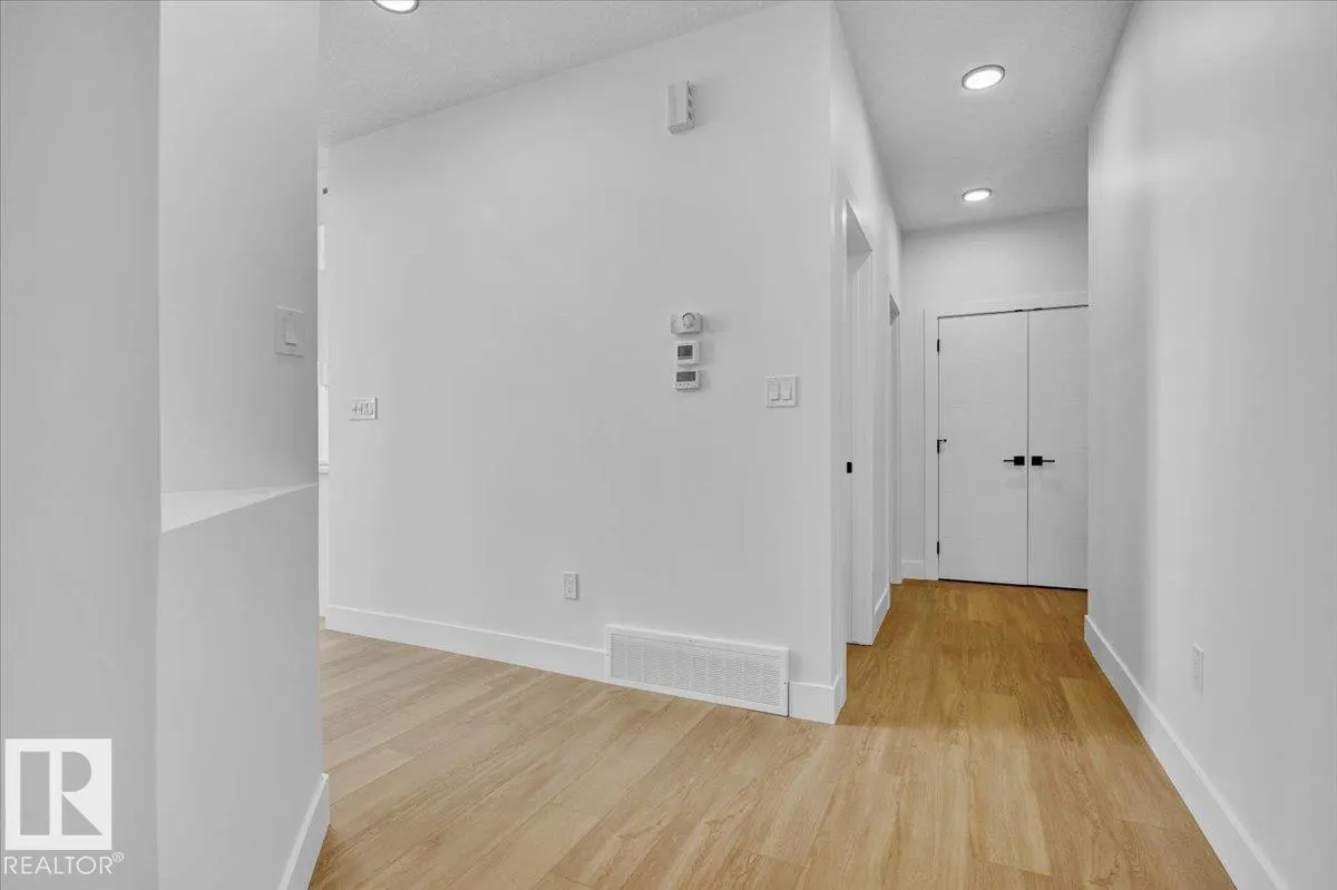12 EDGEFIELD Way