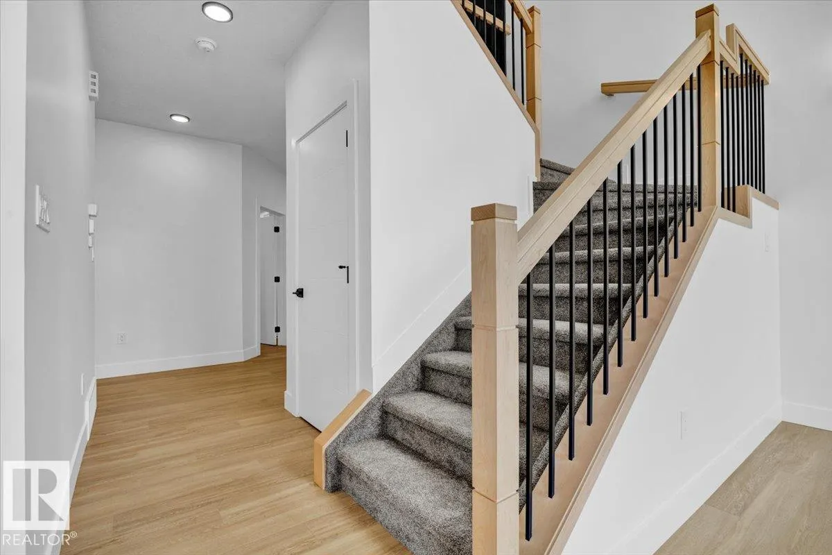 12 EDGEFIELD Way