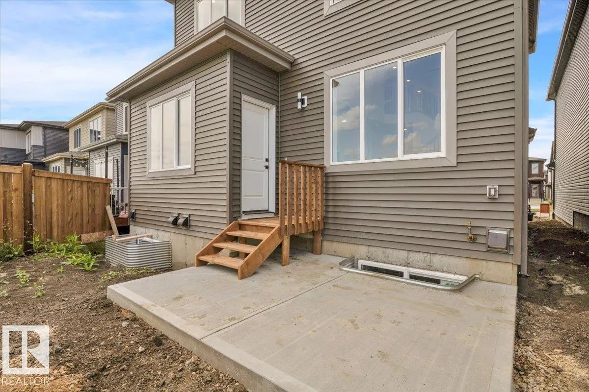 12 EDGEFIELD Way