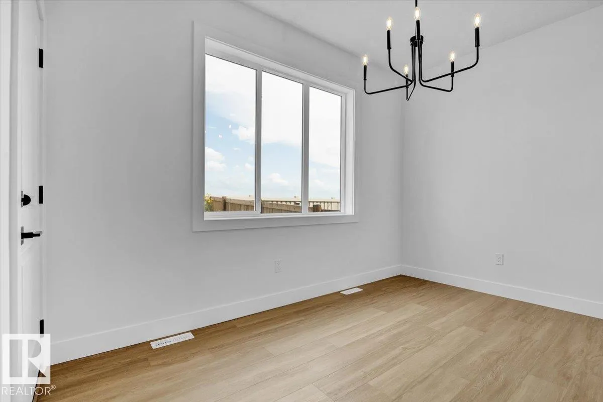 12 EDGEFIELD Way