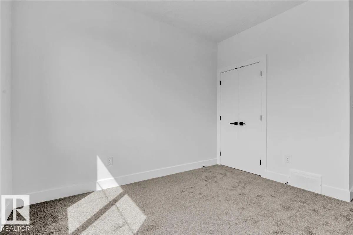 12 EDGEFIELD Way