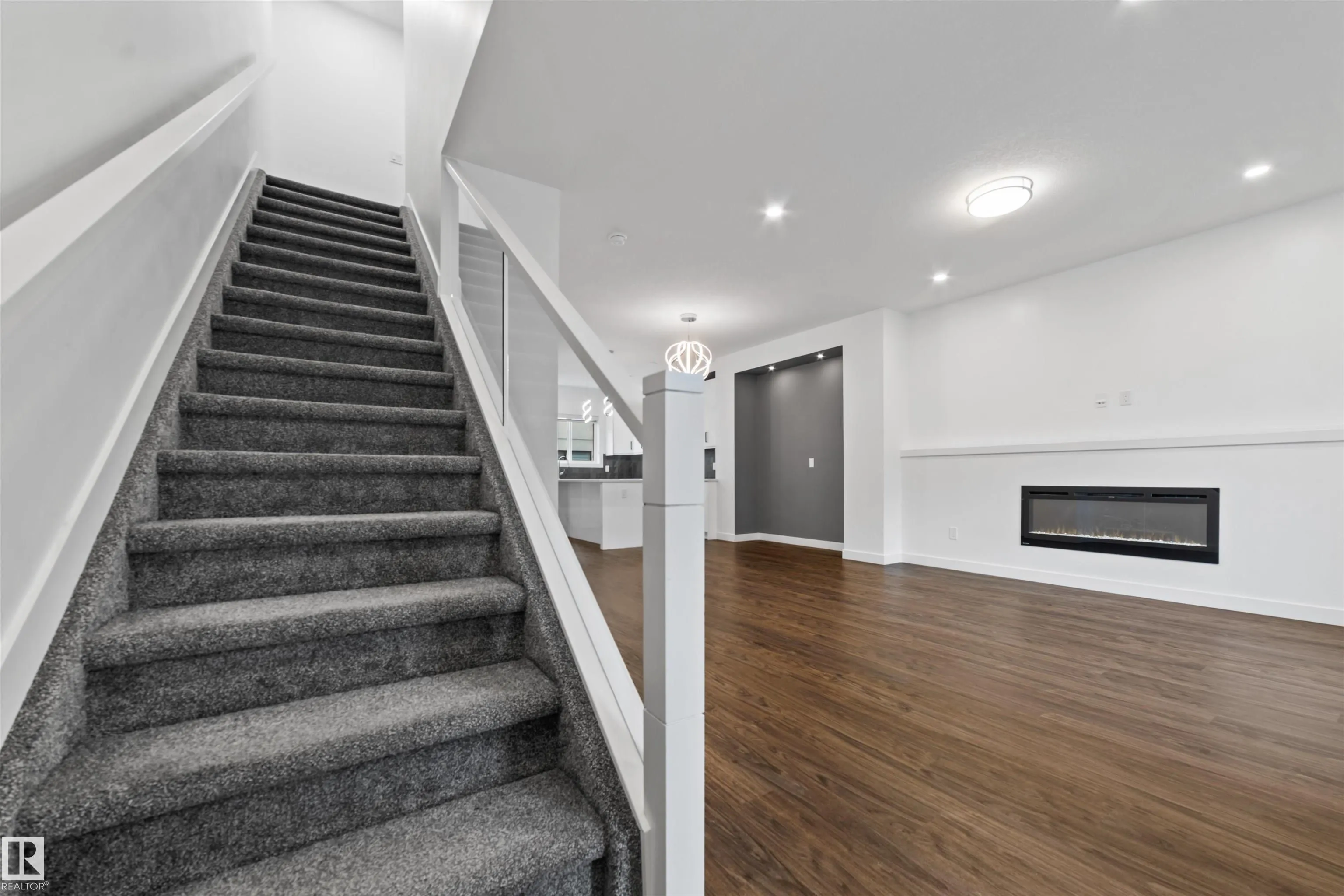 10 SALISBURY Way