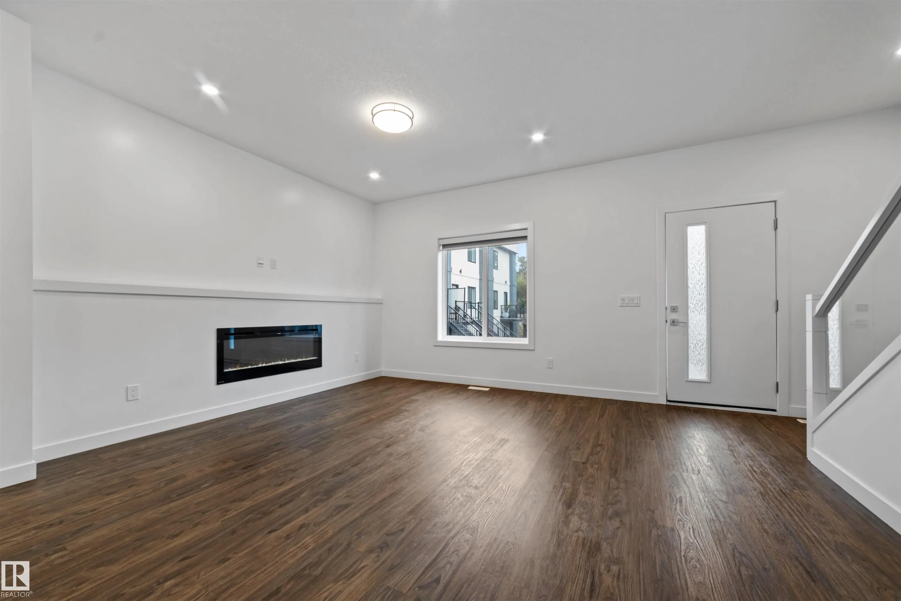 10 SALISBURY Way