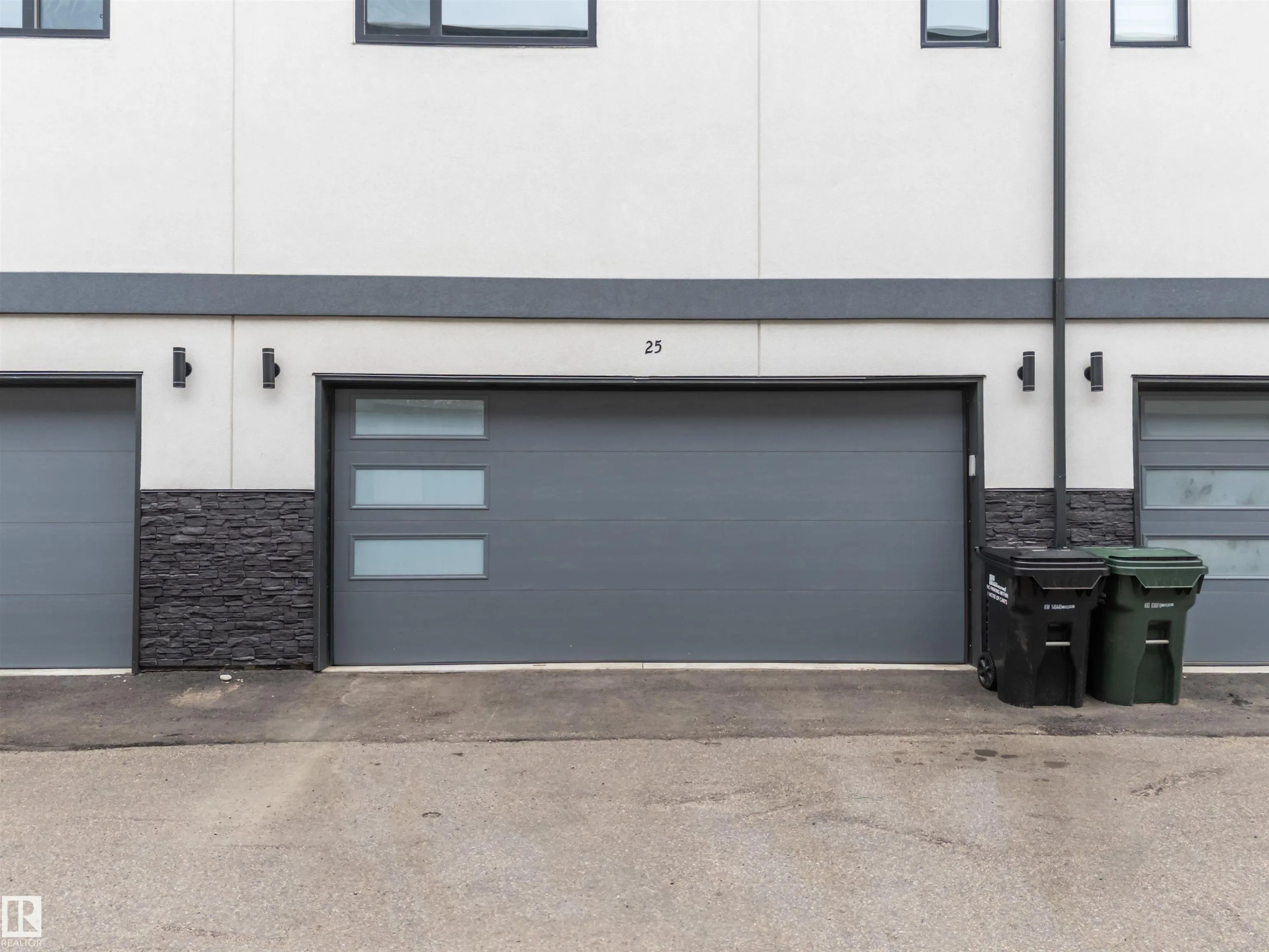 10 SALISBURY Way