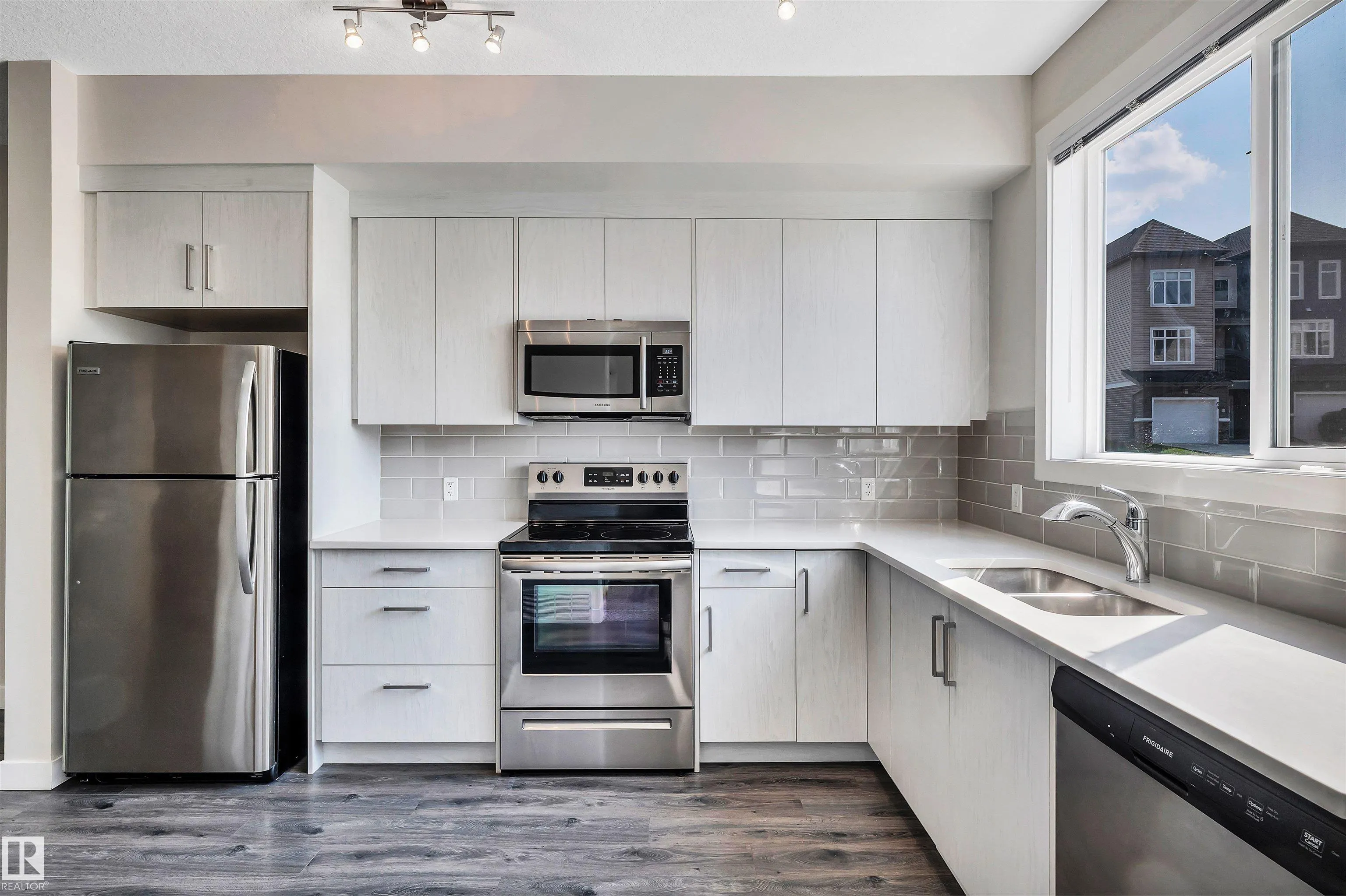 600 BELLEROSE Drive