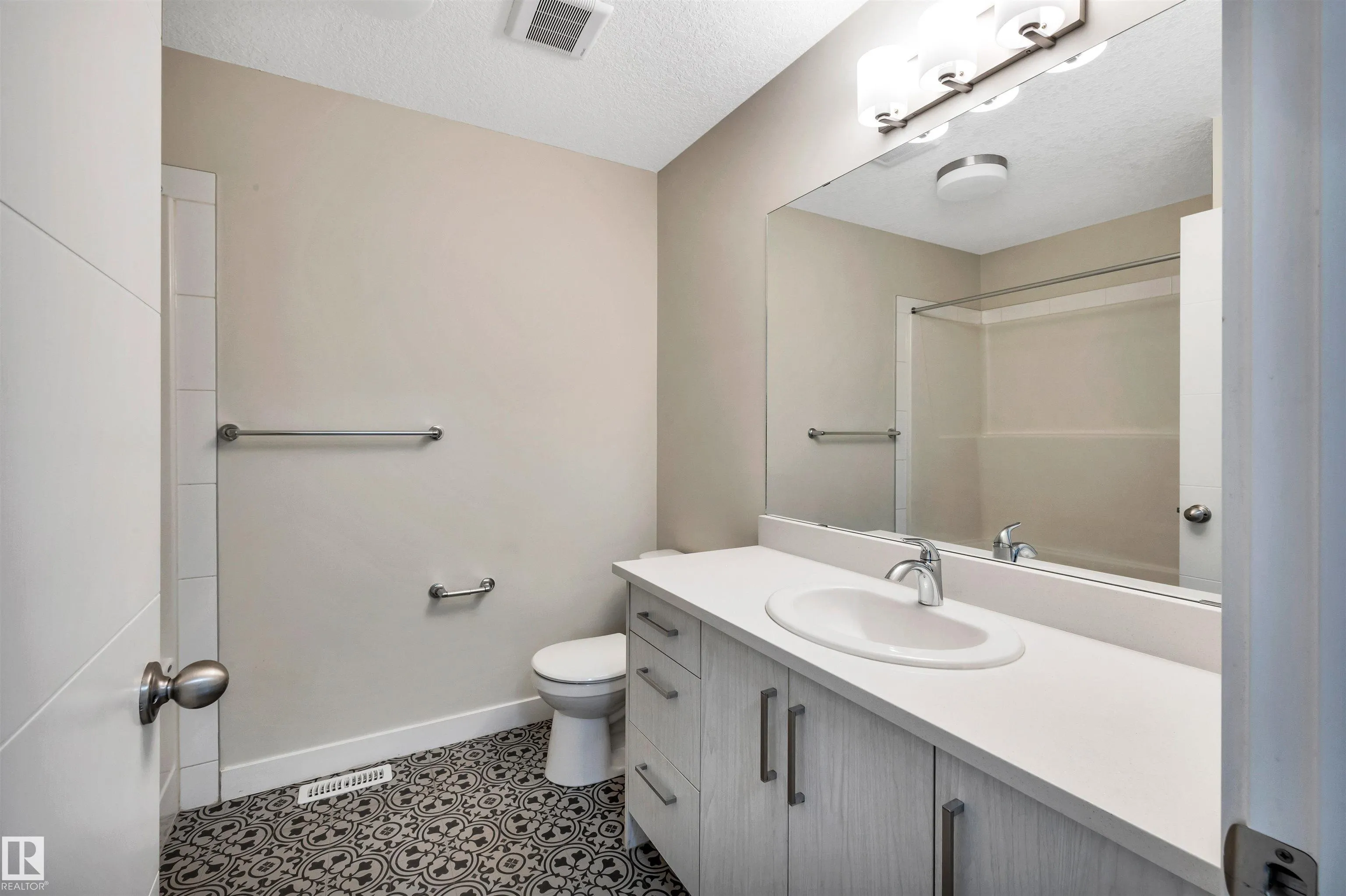 600 BELLEROSE Drive