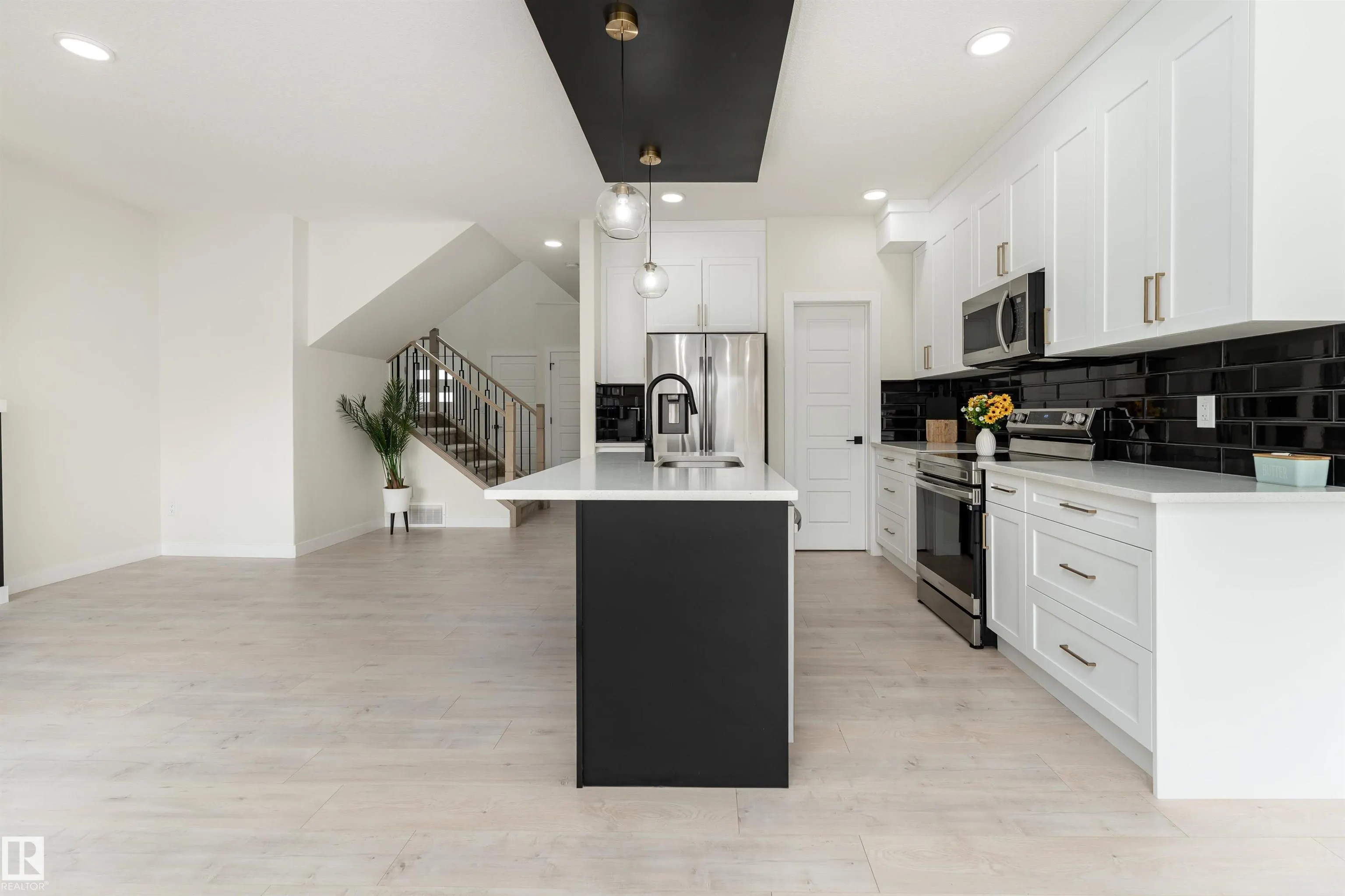112 BLUFF Cove