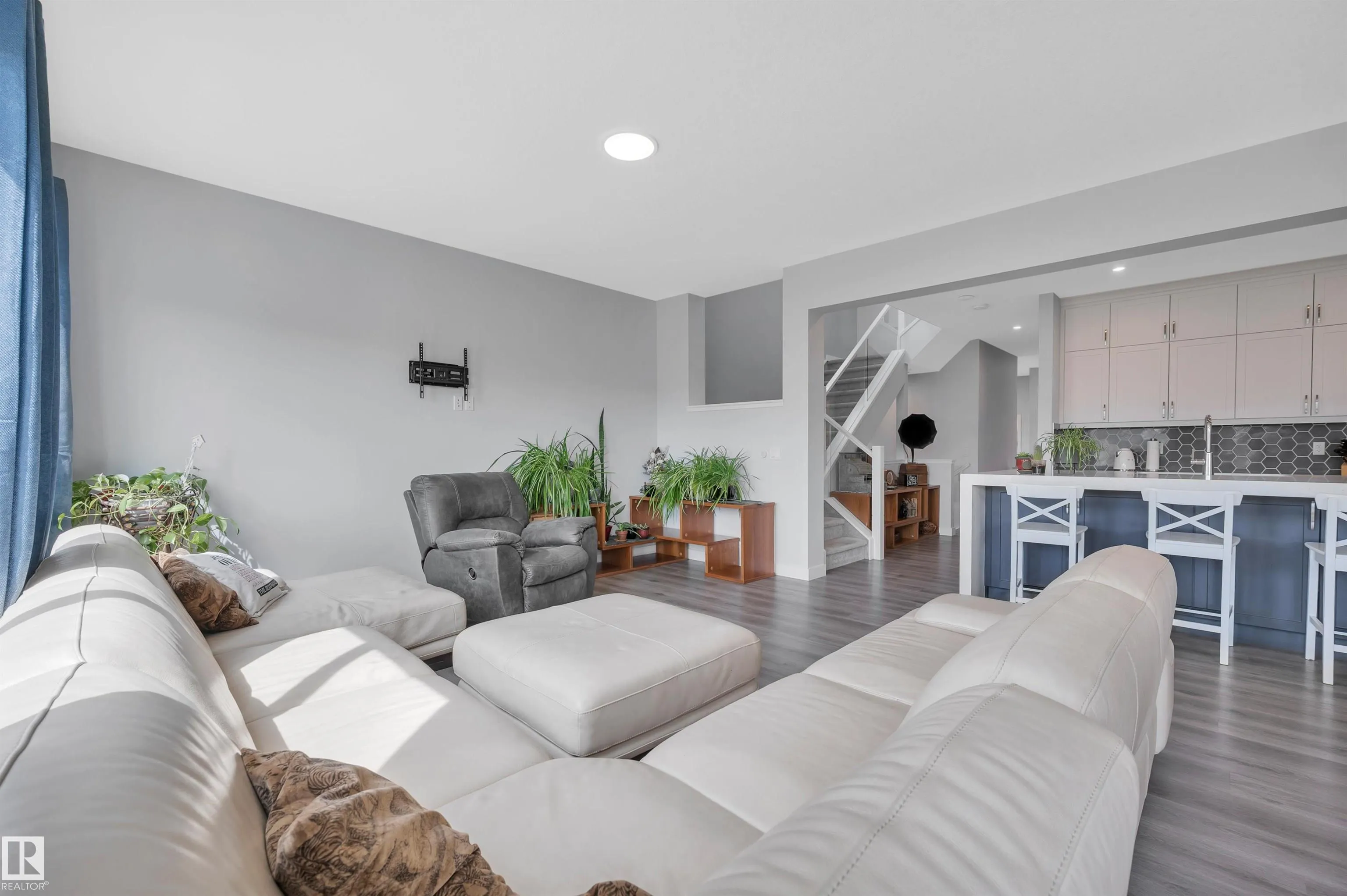134 EDGEWATER Circle