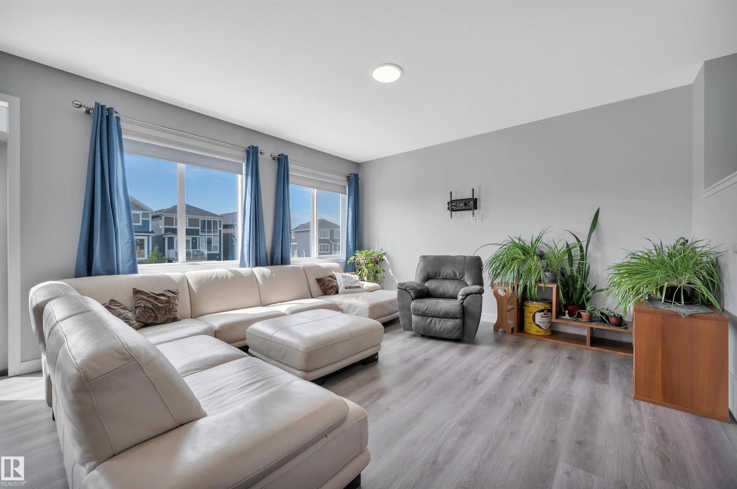 134 EDGEWATER Circle