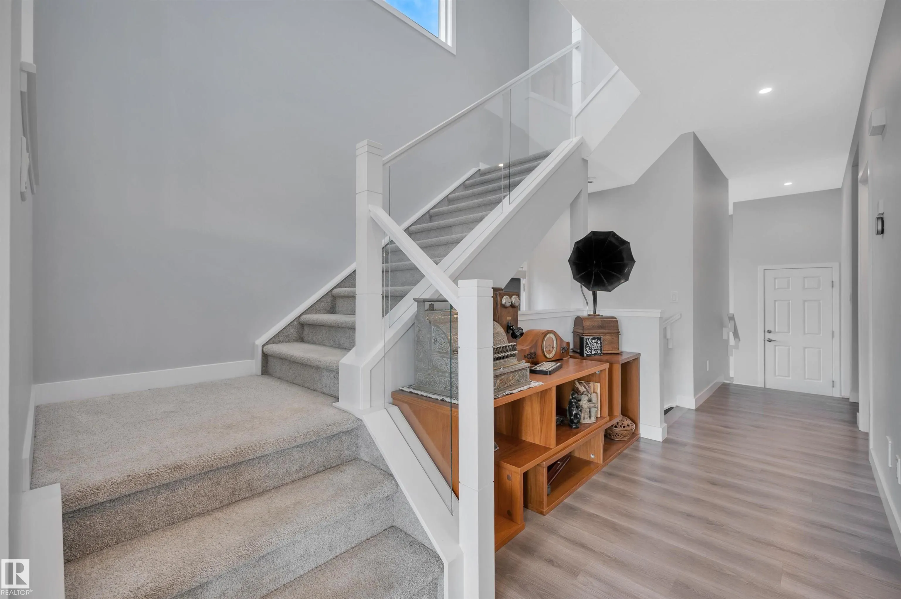 134 EDGEWATER Circle