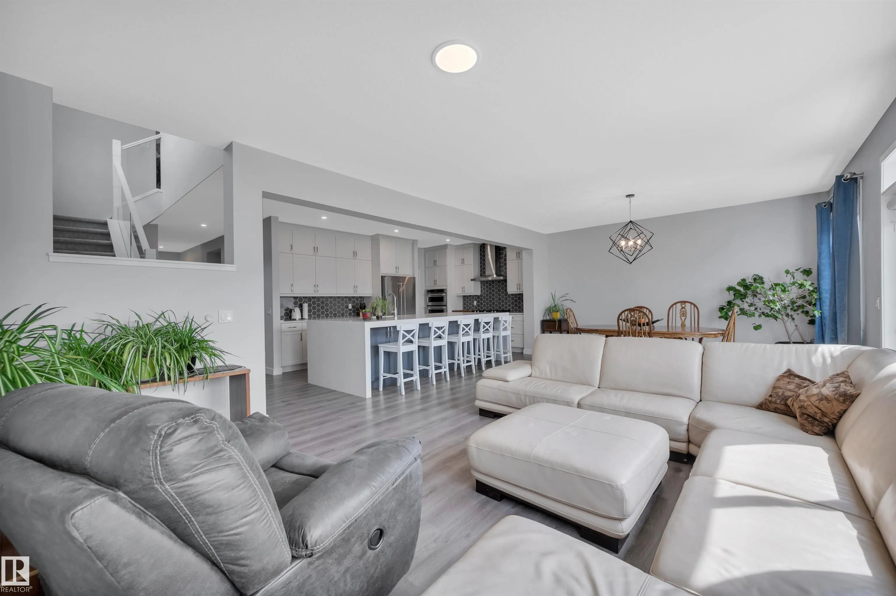 134 EDGEWATER Circle