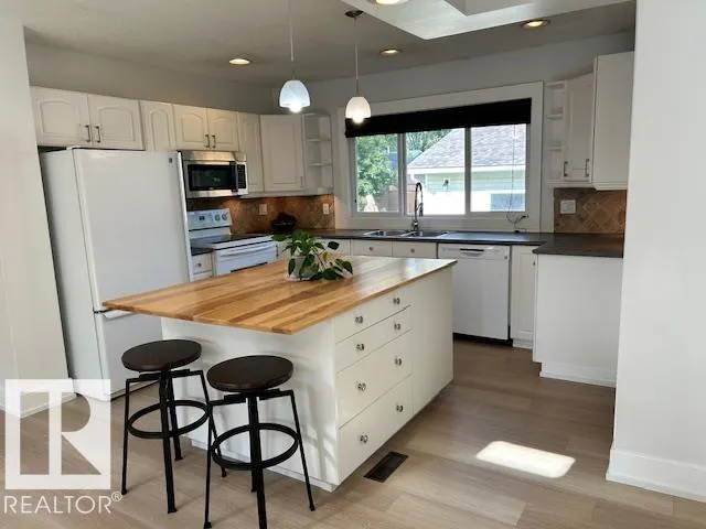 2 MEADOWBROOK Road