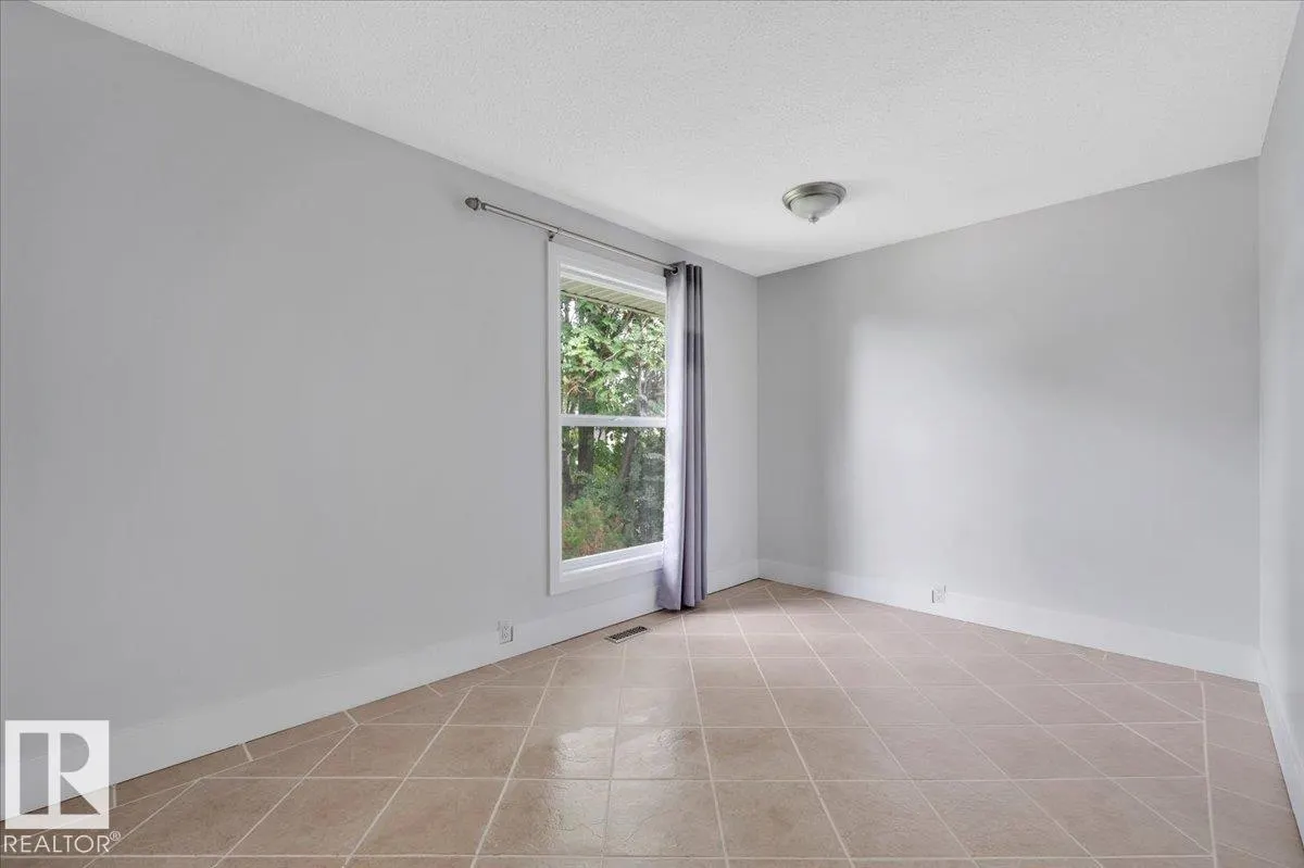 2 MEADOWBROOK Road