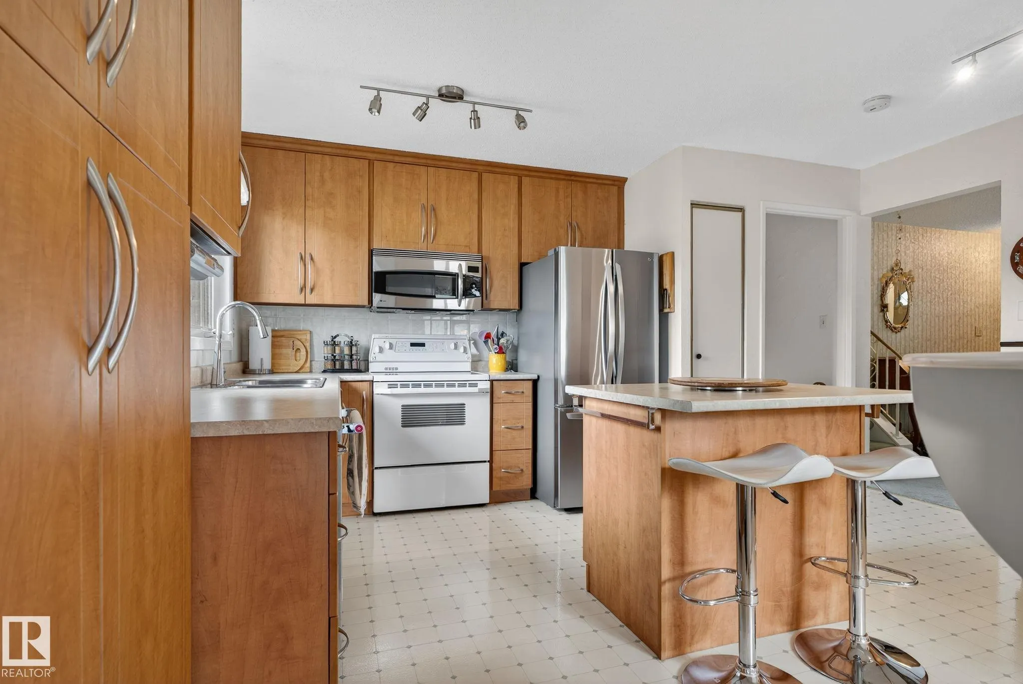42 LARKSPUR Crescent