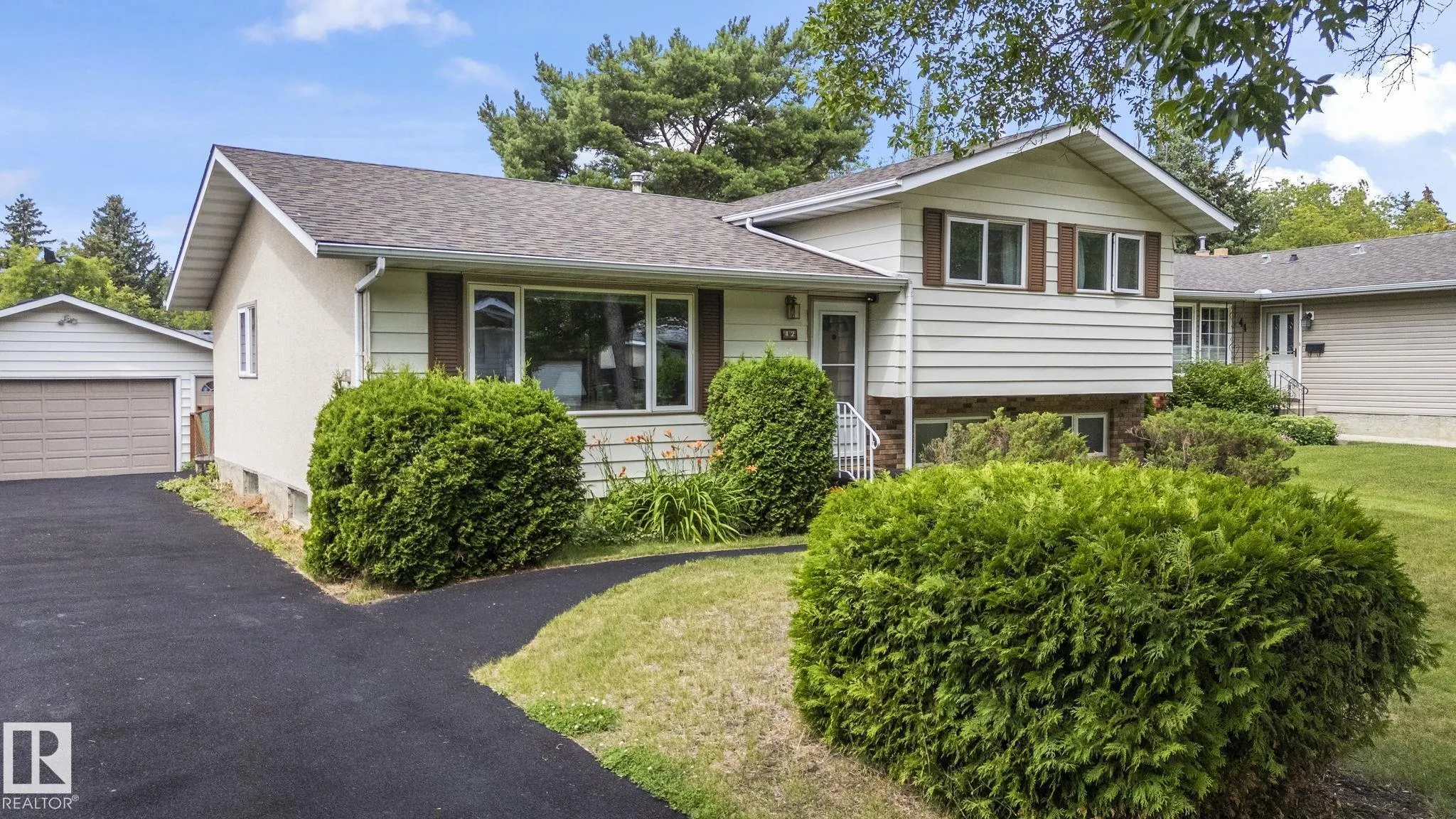 42 LARKSPUR Crescent