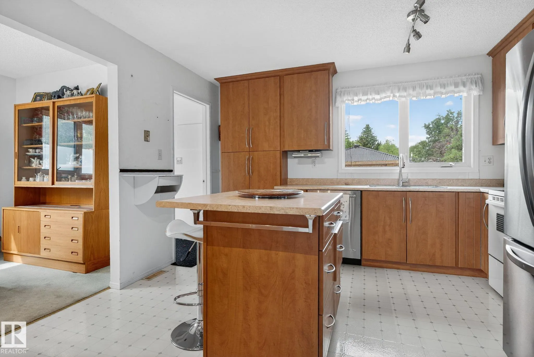 42 LARKSPUR Crescent
