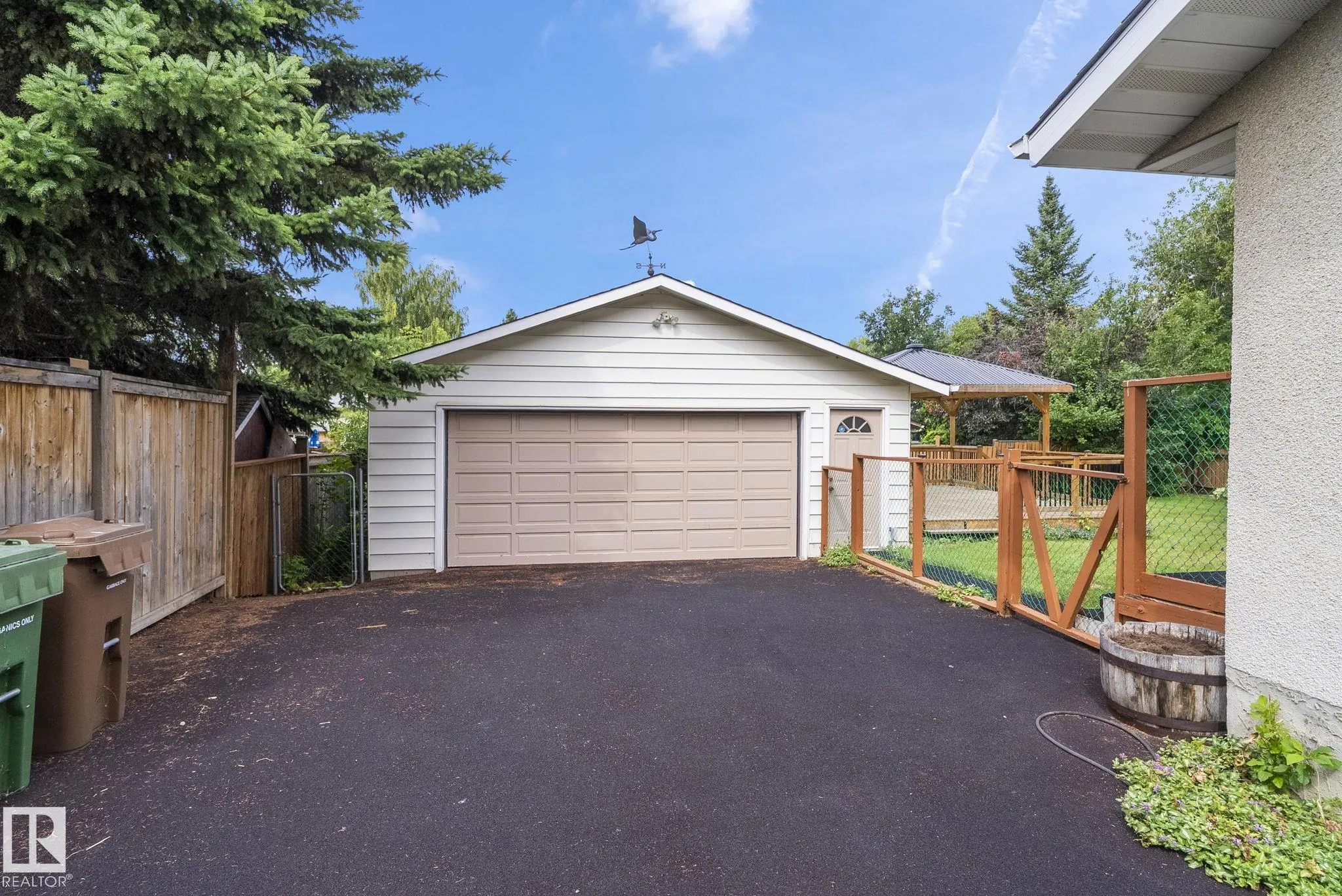 42 LARKSPUR Crescent