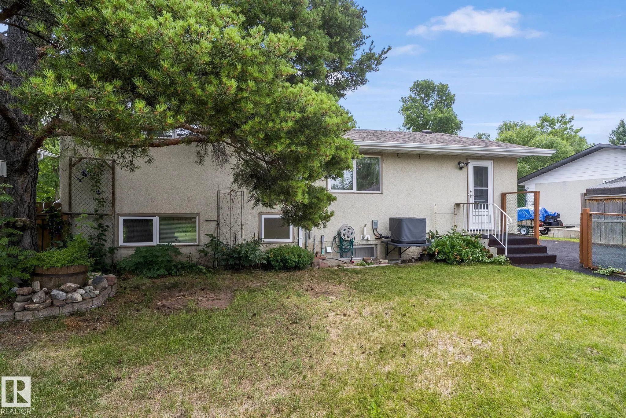 42 LARKSPUR Crescent