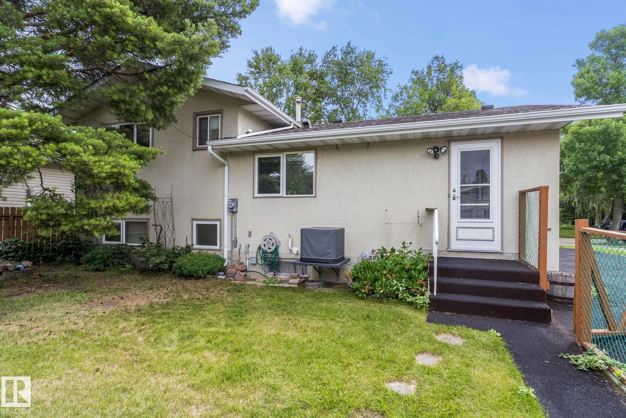 42 LARKSPUR Crescent
