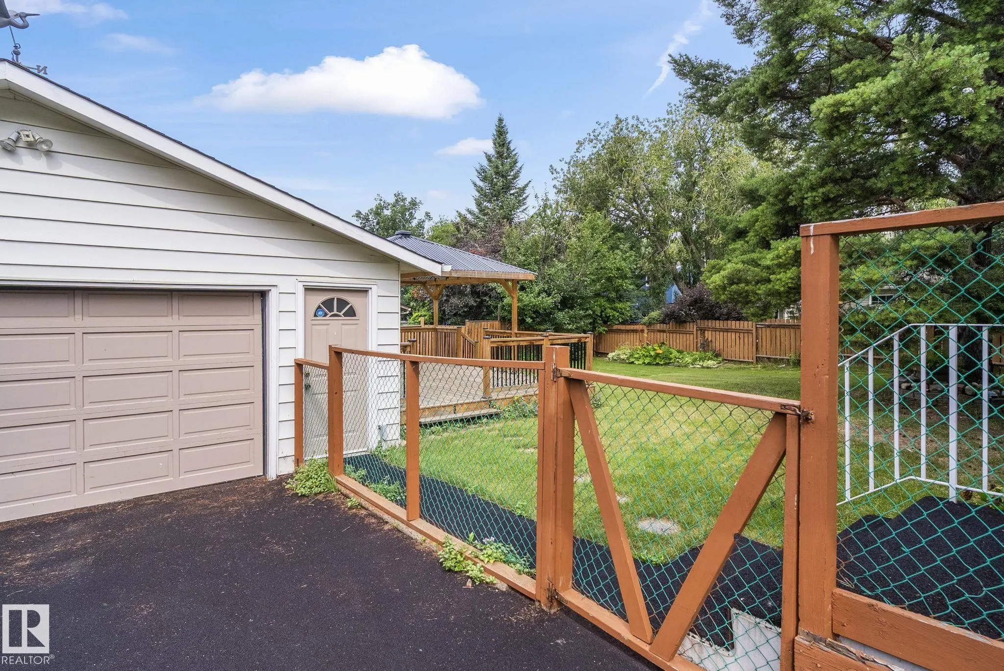 42 LARKSPUR Crescent