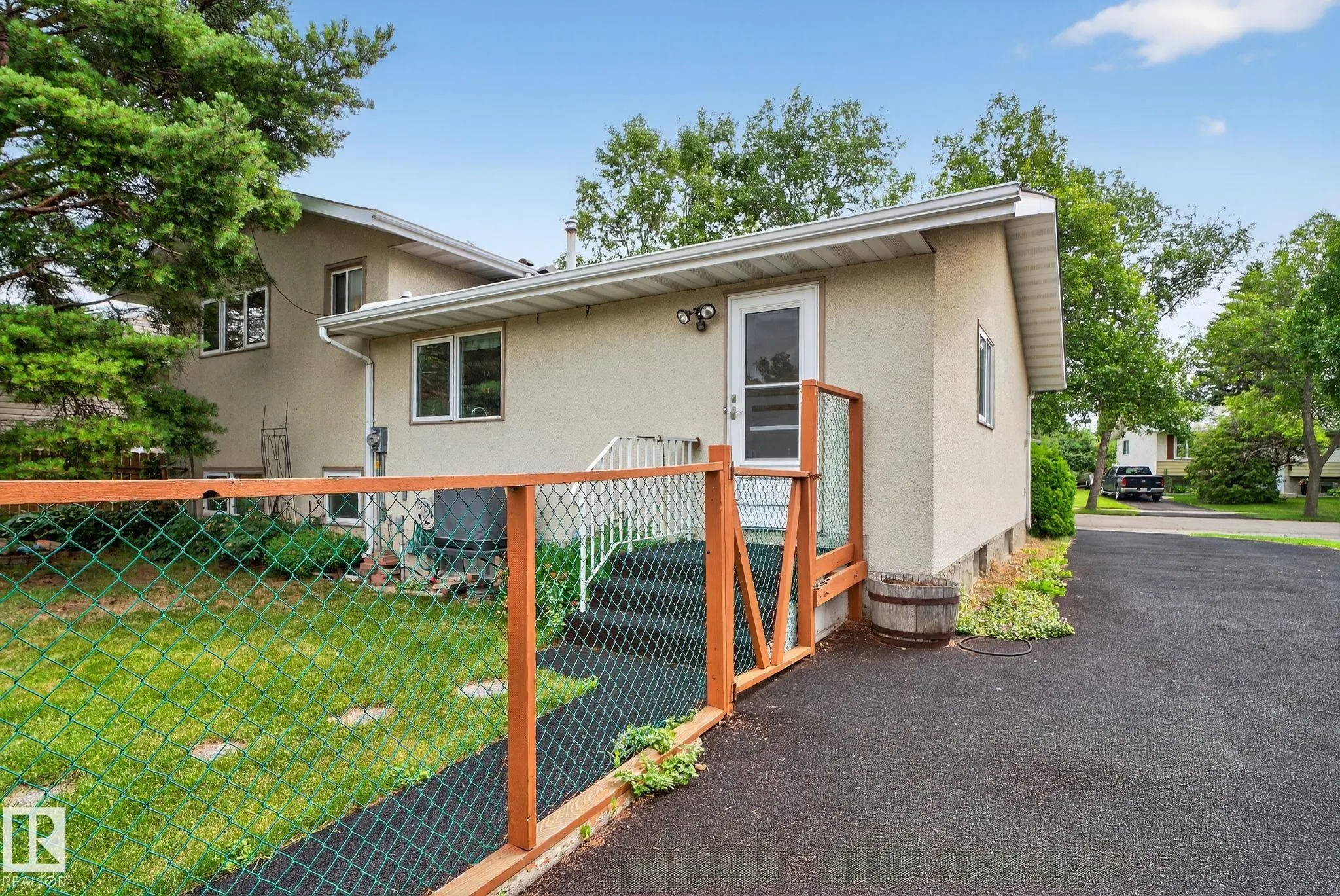42 LARKSPUR Crescent