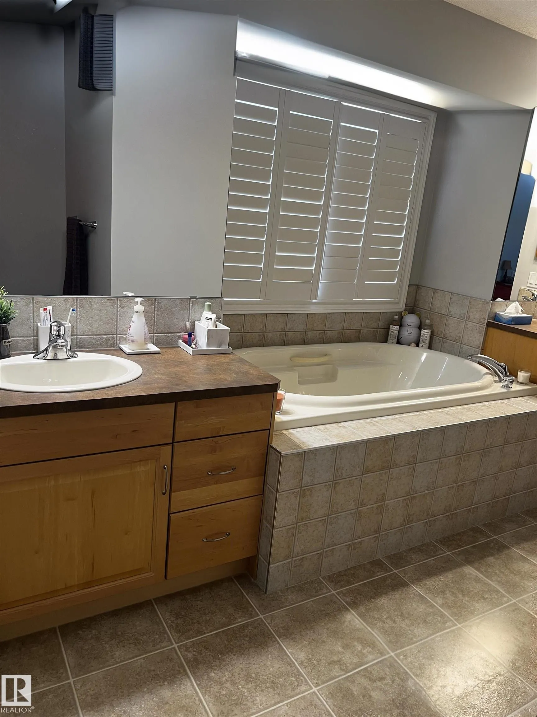 446 SPARLING Court