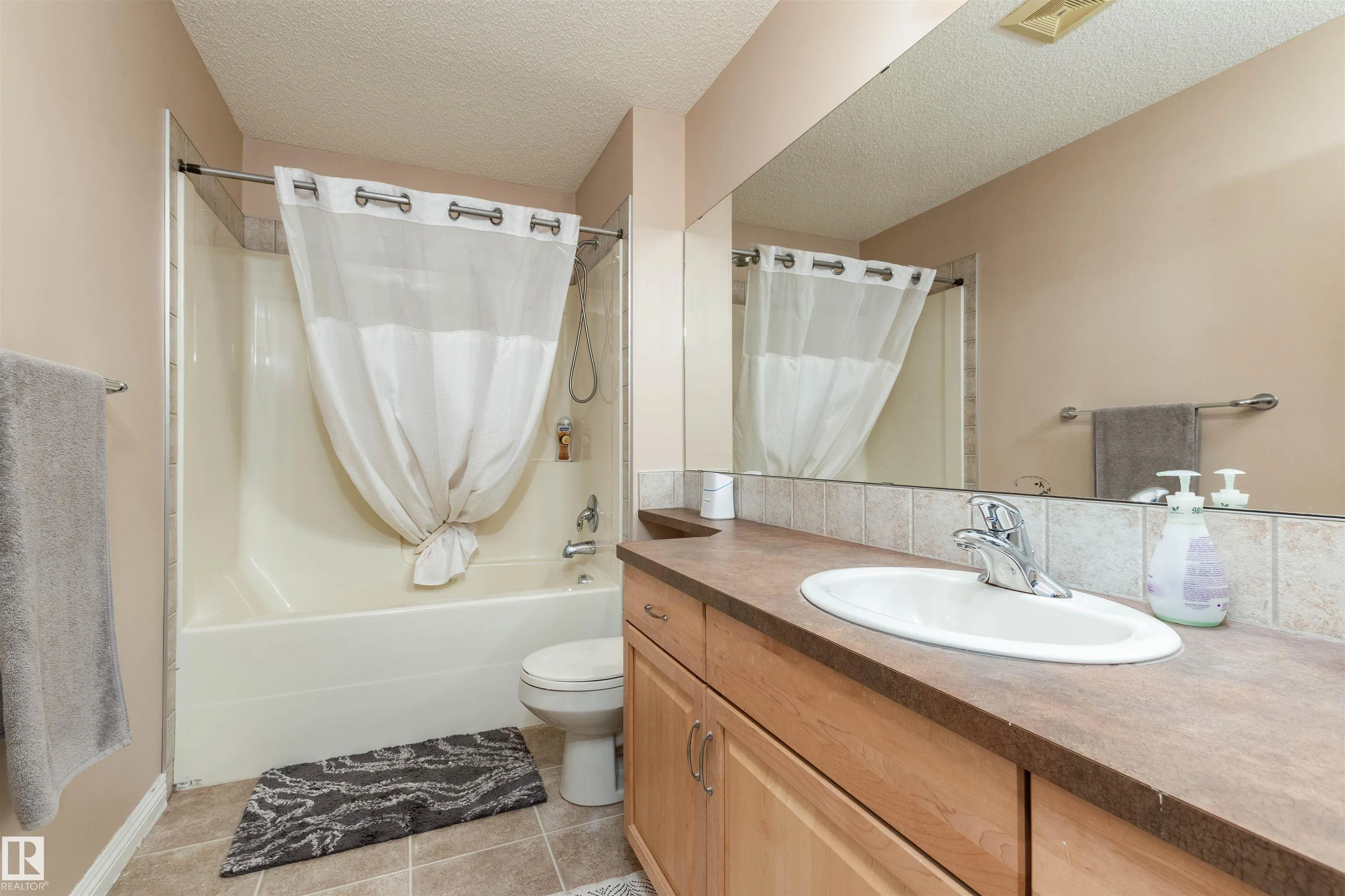 446 SPARLING Court
